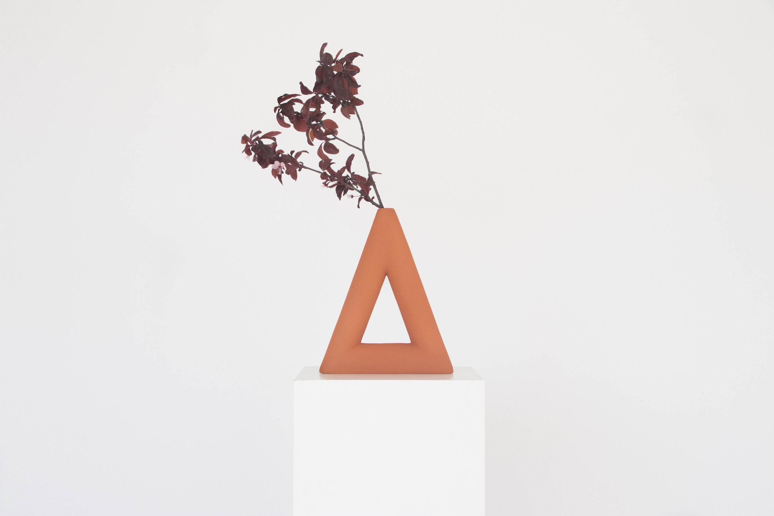 A set of 8 terracotta triangle matt vases by Valeria Vasi
Handmade in Barcelona, 2021
Materials: stoneware, clay
Dimensions: 34 x 28 x 5 cm
Also available in: baby blue, white. 

A sculptural stoneware vase entirely crafted in Barcelona by