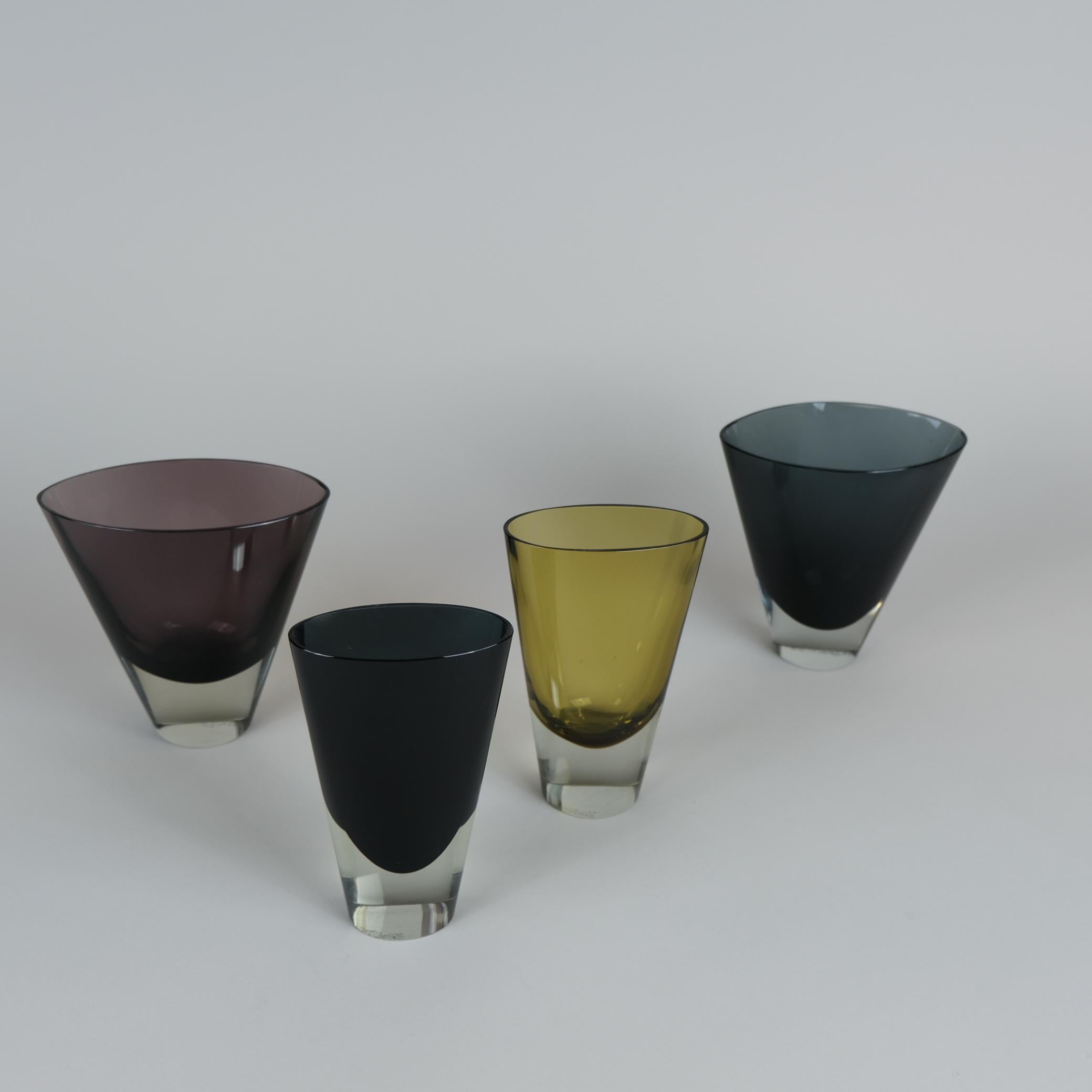 Ensemble de vases bleu et jaune Kaj Franck Modèle KF 234, Nuutajärvi 1959-62 en vente 2