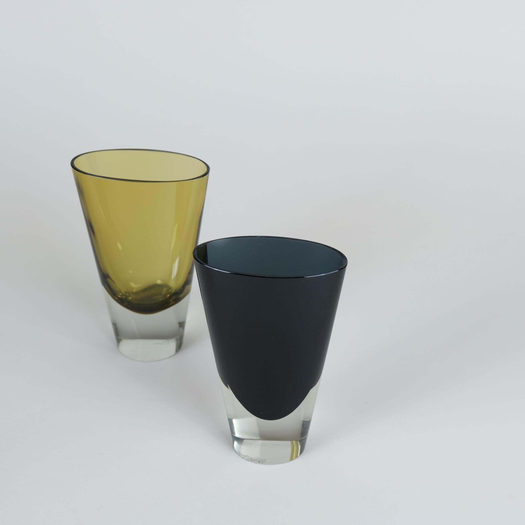 Scandinave moderne Ensemble de vases bleu et jaune Kaj Franck Modèle KF 234, Nuutajärvi 1959-62 en vente