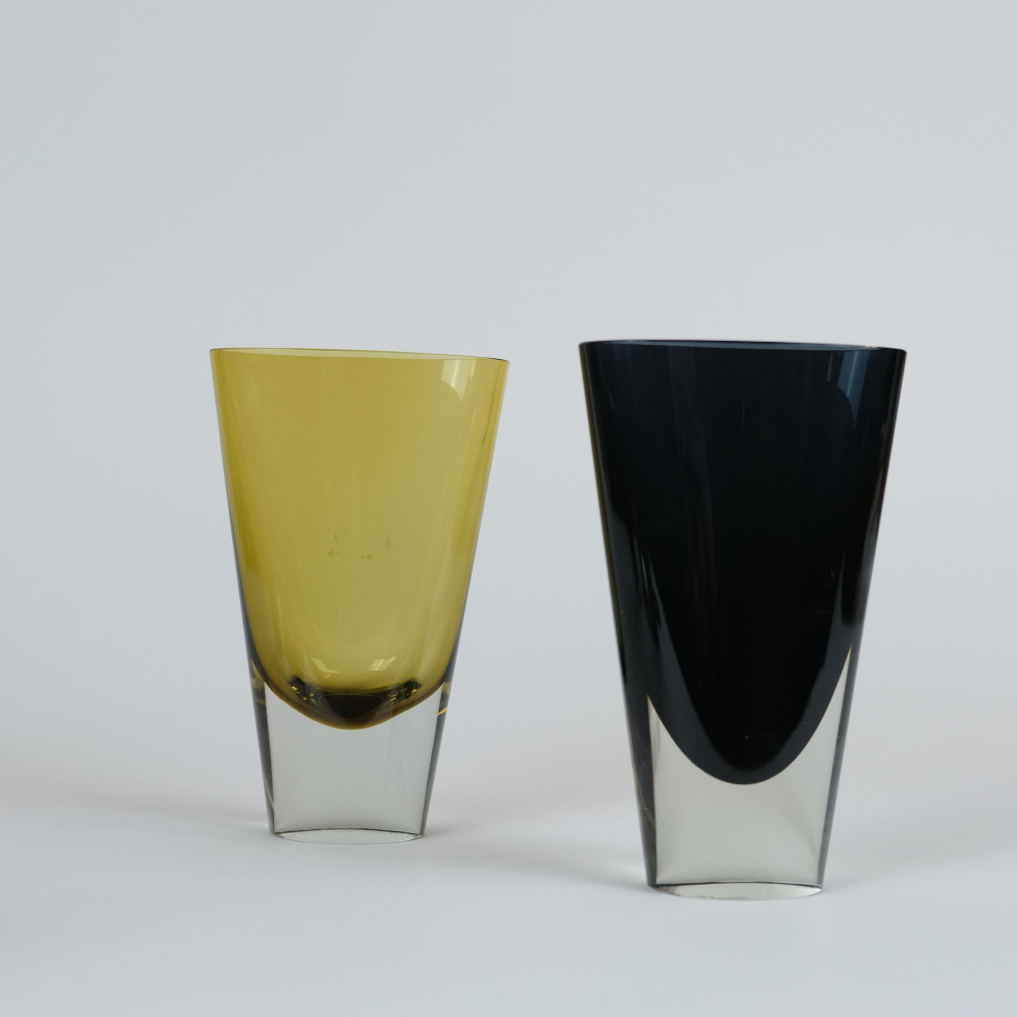 Ensemble de vases bleu et jaune Kaj Franck Modèle KF 234, Nuutajärvi 1959-62 Bon état - En vente à Helsinki, FI