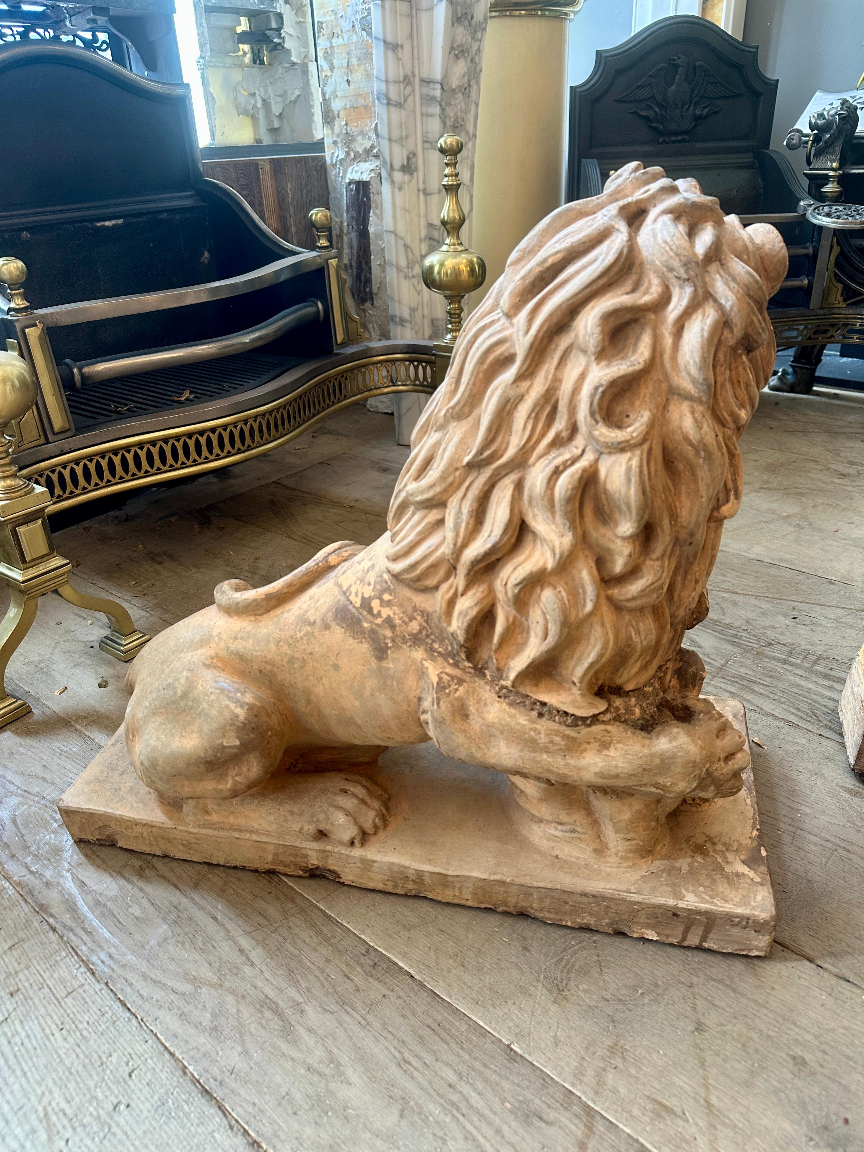 A Set Of Antique 19th C Terracotta Lion Sculptures im Zustand „Gut“ im Angebot in London, GB