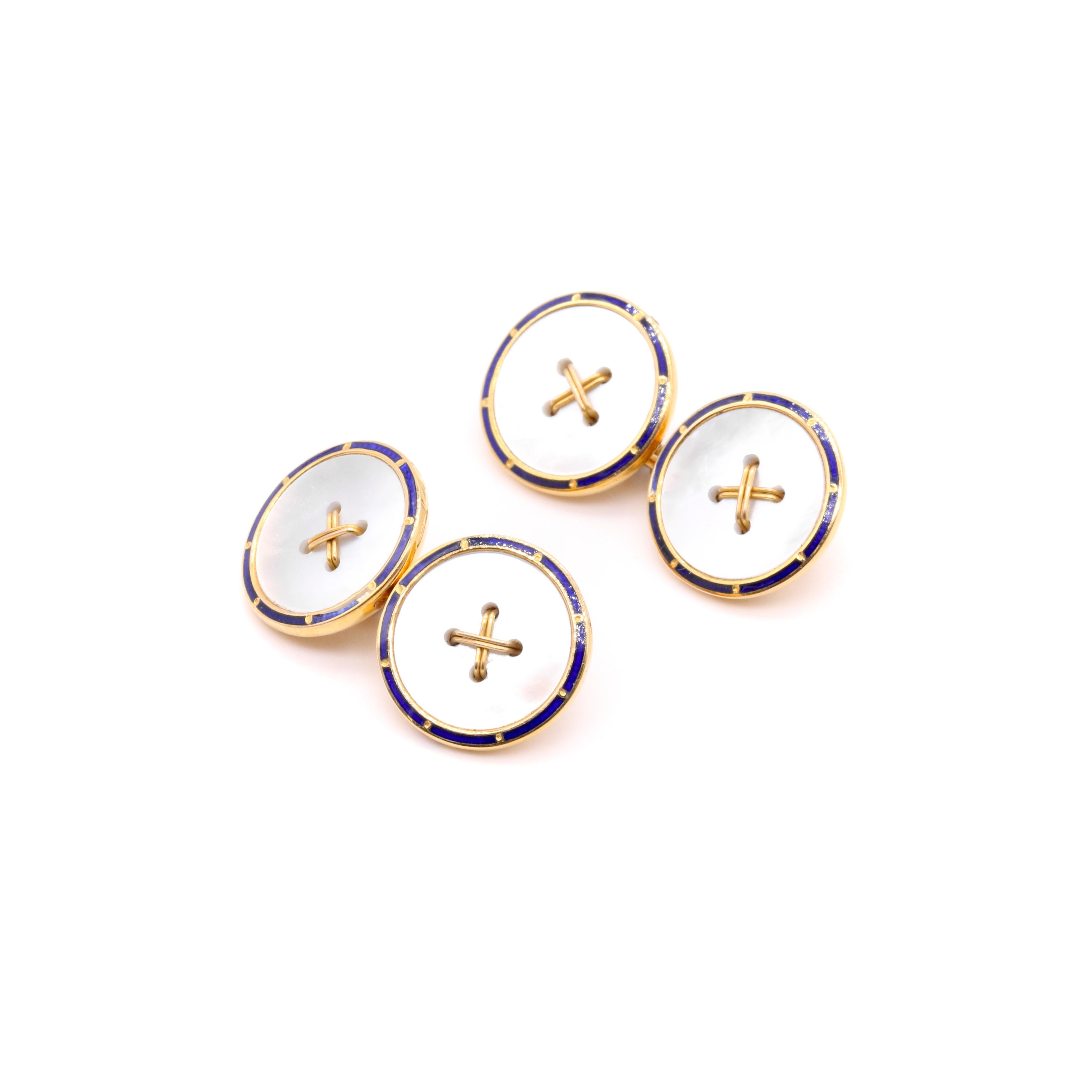 da uomo o donna Un set di borchie e gemelli antichi in oro 9K con madreperla e smalto blu in vendita