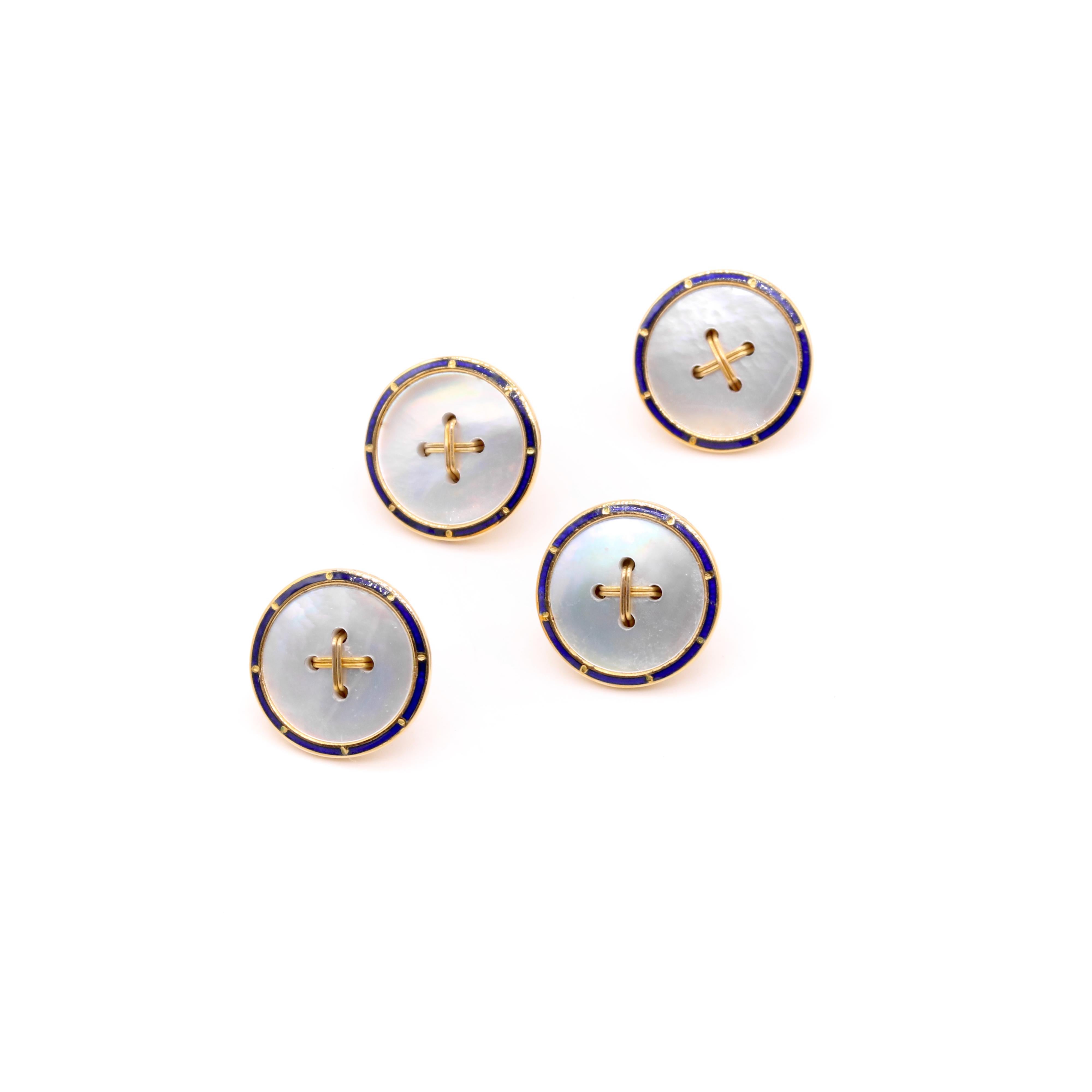 Un set di borchie e gemelli antichi in oro 9K con madreperla e smalto blu in vendita 2