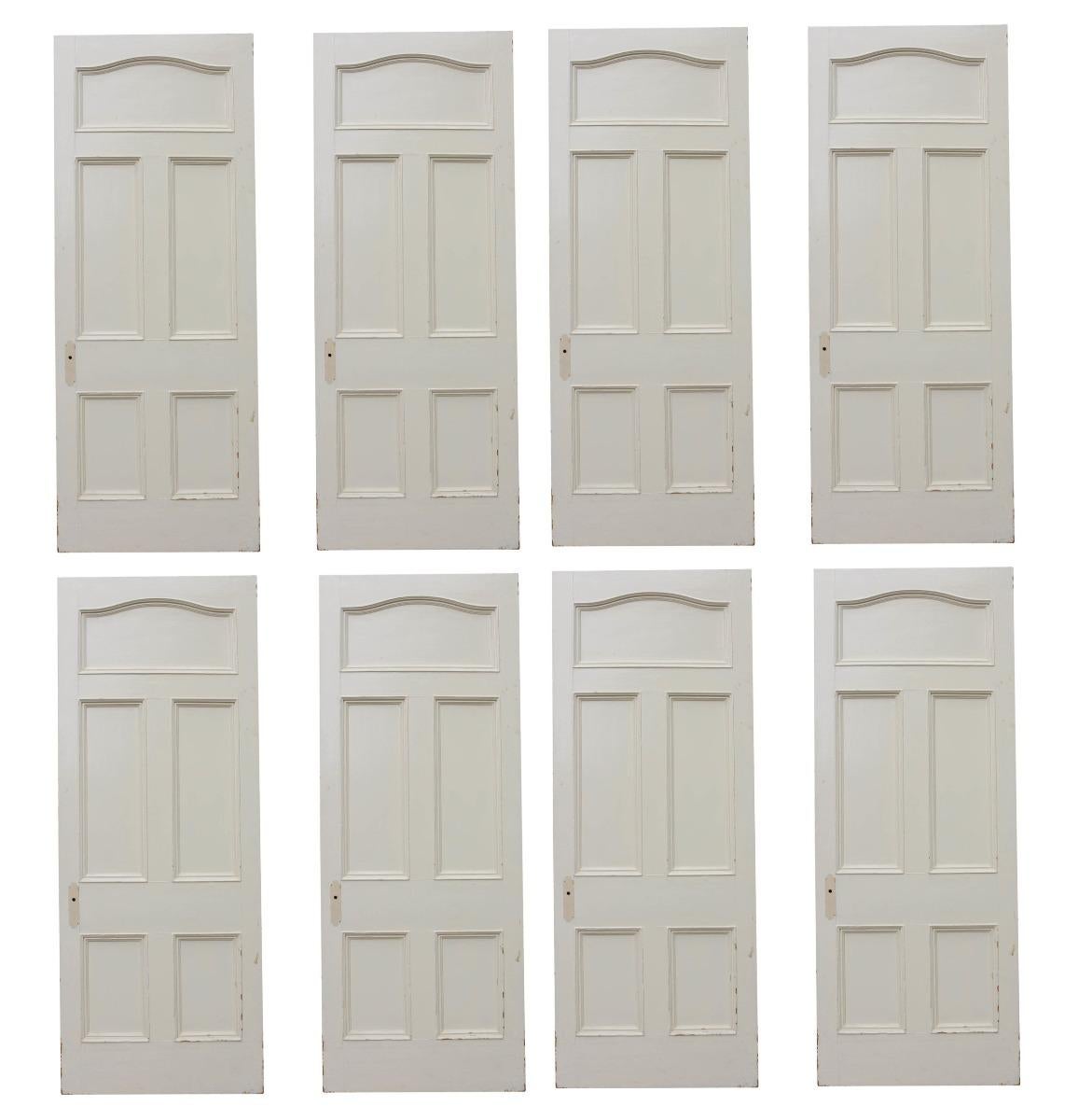 Estas puertas fueron recuperadas de un prestigioso edificio cerca de Oxford Circus, Londres. Retiramos más de 200 puertas del edificio, incluidas 96 de éstas.

Las alturas oscilan entre 196 cm y 219 cm, la mayoría en torno a 196 cm

La anchura