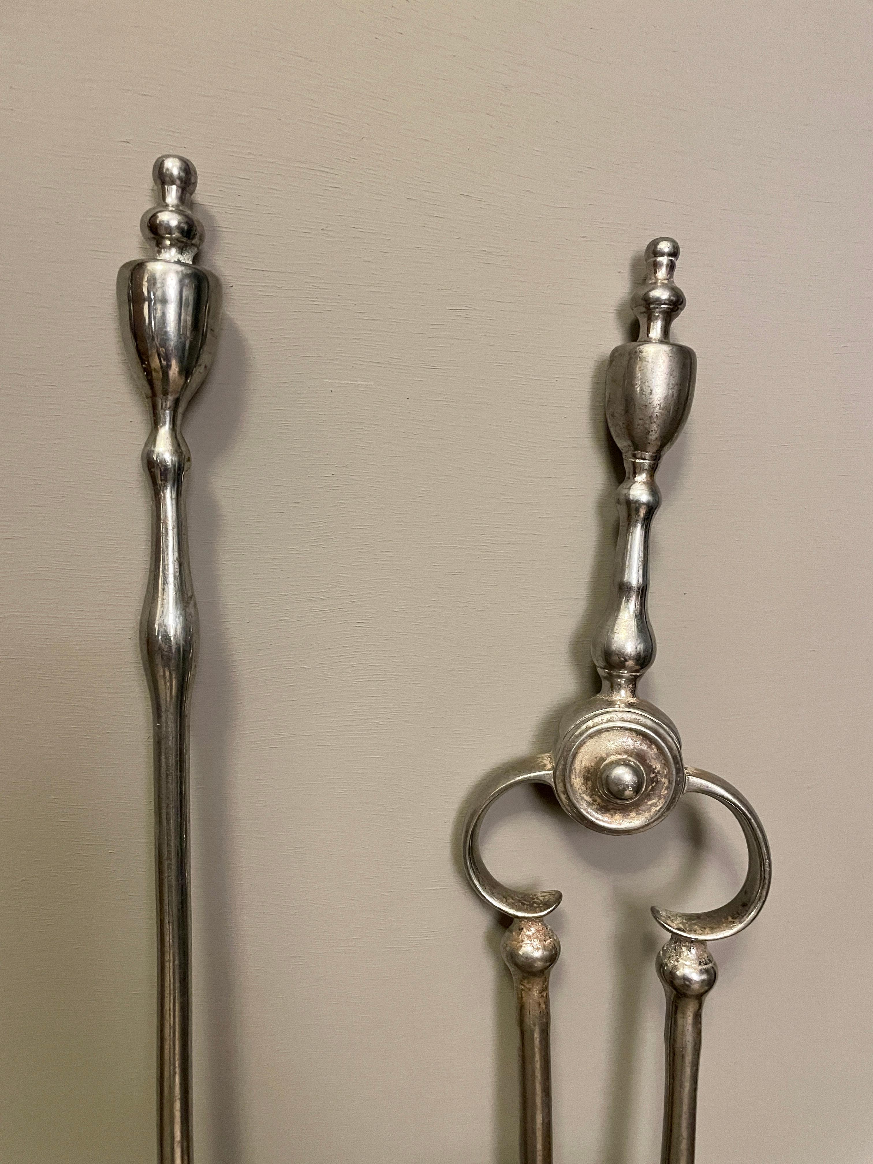 A Set Of Antique  Polished Steel Regency Fire Tools  In Good Condition For Sale In London, GB