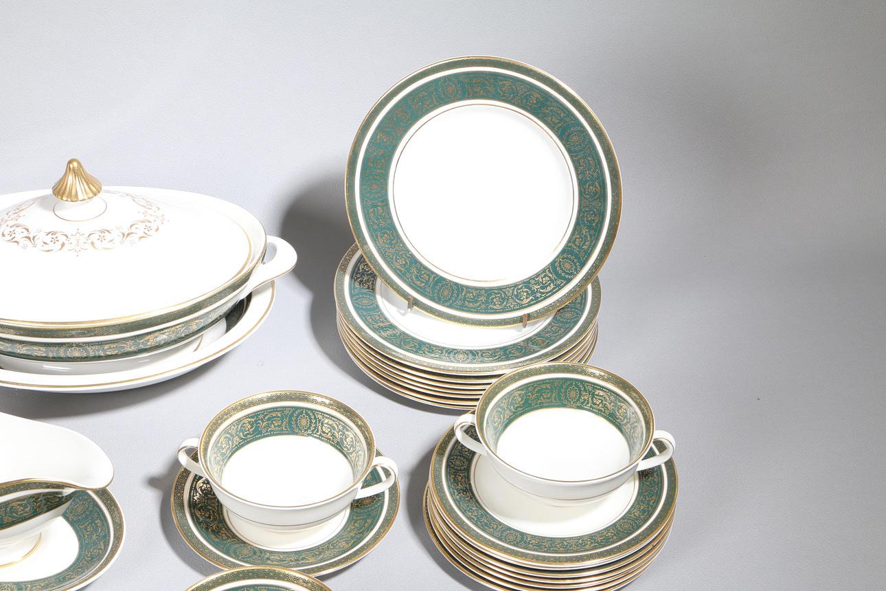 Dyed China Set of Antique Royal Doulton Vanborough Porcelian Dinner Ware Plates 1970s For Sale