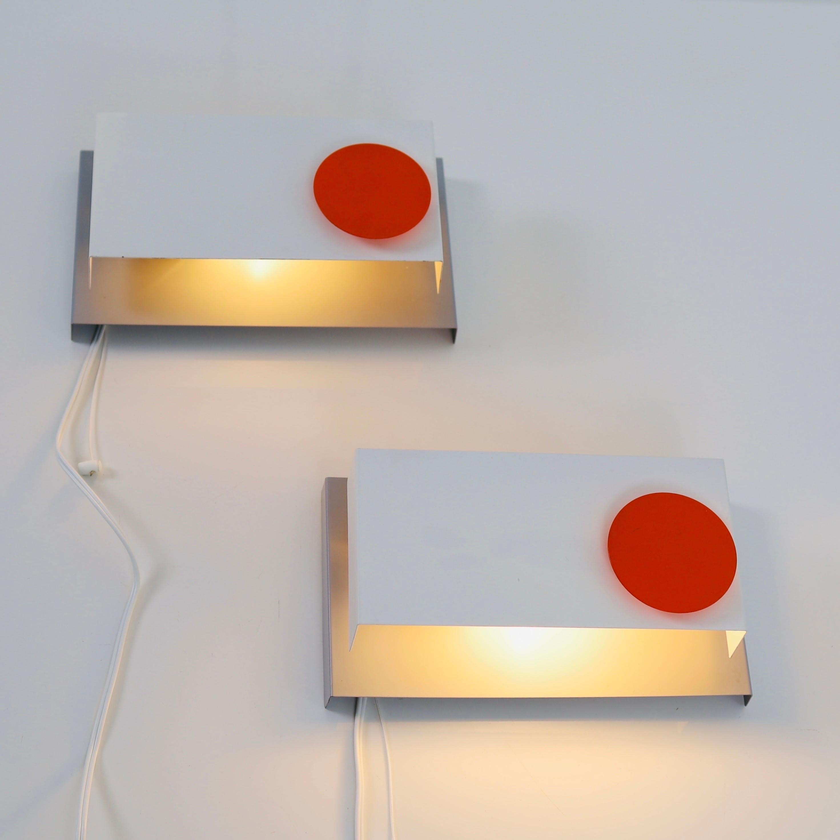 A set of bed lamps designed by Svend Aage Holm Sørensen in the 1960s. It is a rare set in great vintage condition.

* A pair (2) of gray, white and orange night lamps with pull-switch. Tipping function to adjust light.
* Designer: Svend Aage Holm