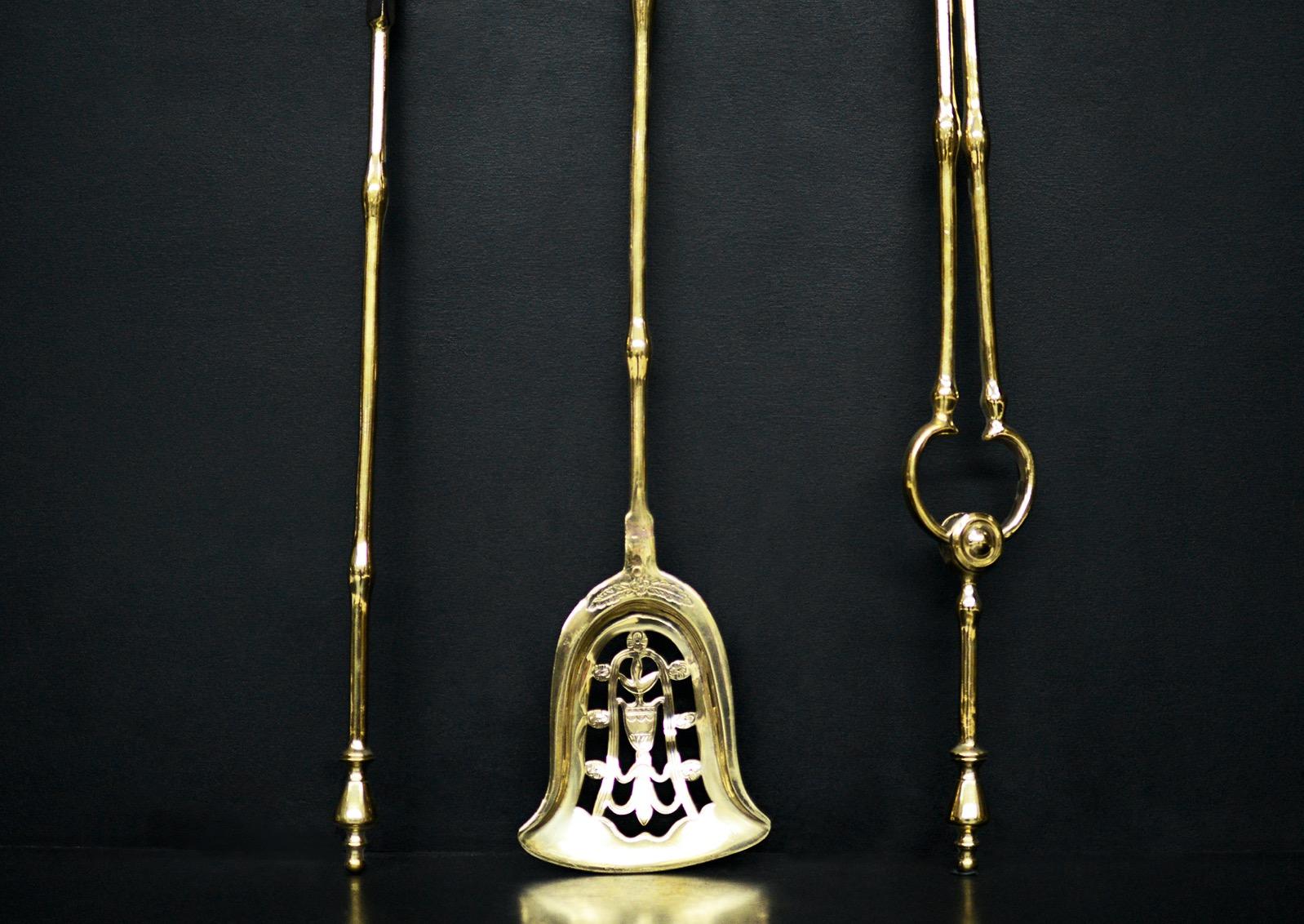 A set of brass firetools with urn finials. English, late 19th / early 20th century. 

Length:	800 mm      	31 ½
