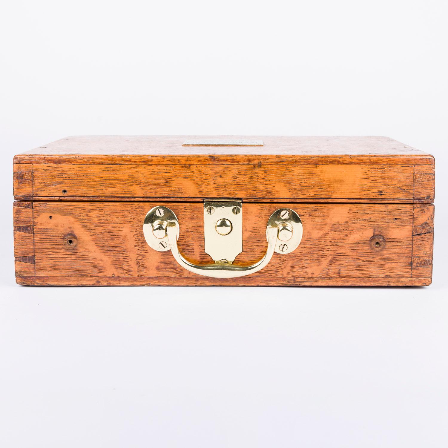 Un ensemble de poids de cloches impériaux en bronze par De Grave & Co 2