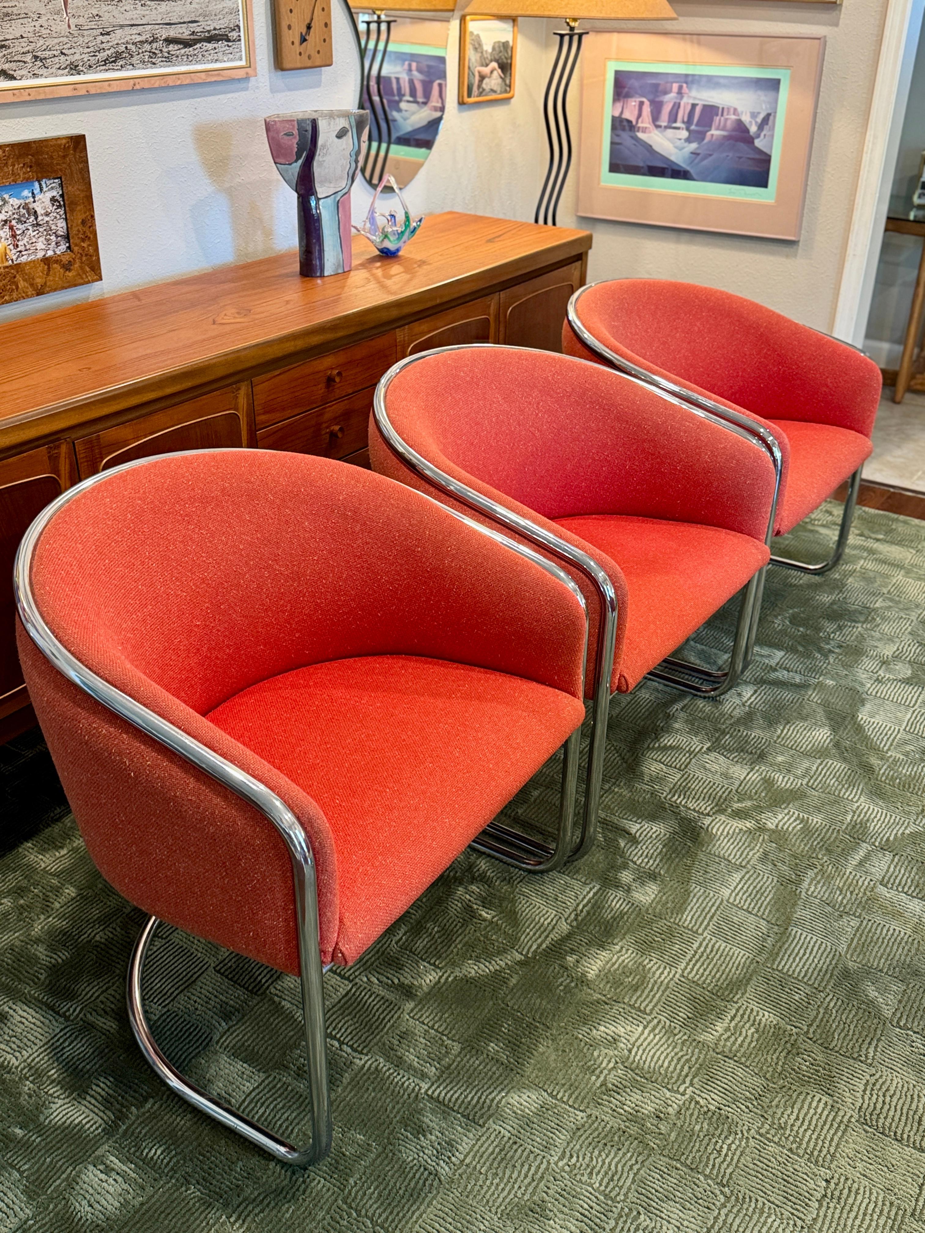 Inconnu Ensemble de 2 fauteuils club chromés en porte-à-faux Anton Lorenz pour Thonet en vente