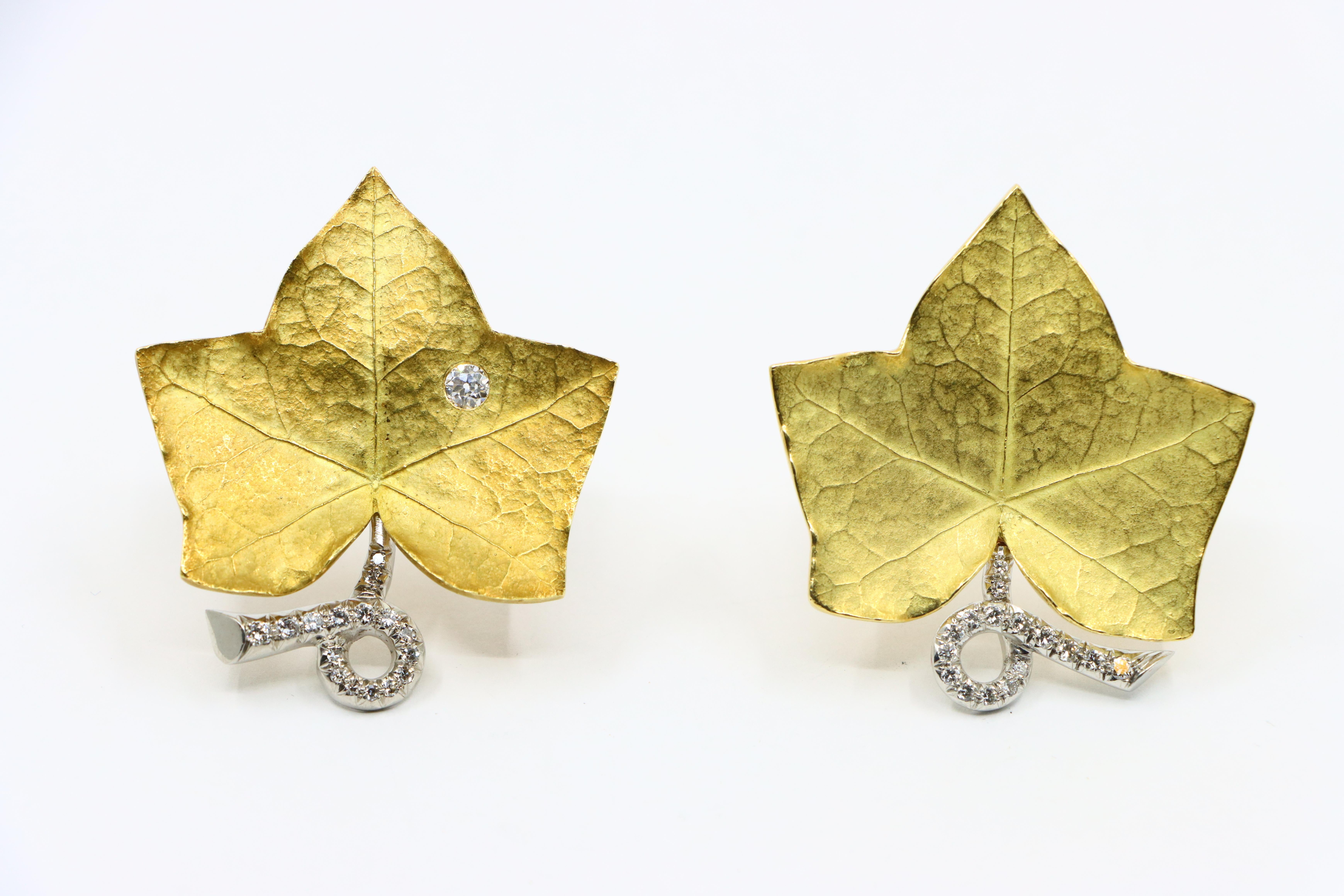 A set of Cartier 18K Gold Platinum Diamond Maple Leaf Clips In Good Condition In Flushing, NY