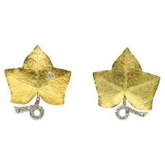 Un juego de Clips Hoja de Arce Cartier de oro de 18 quilates, platino y diamantes
