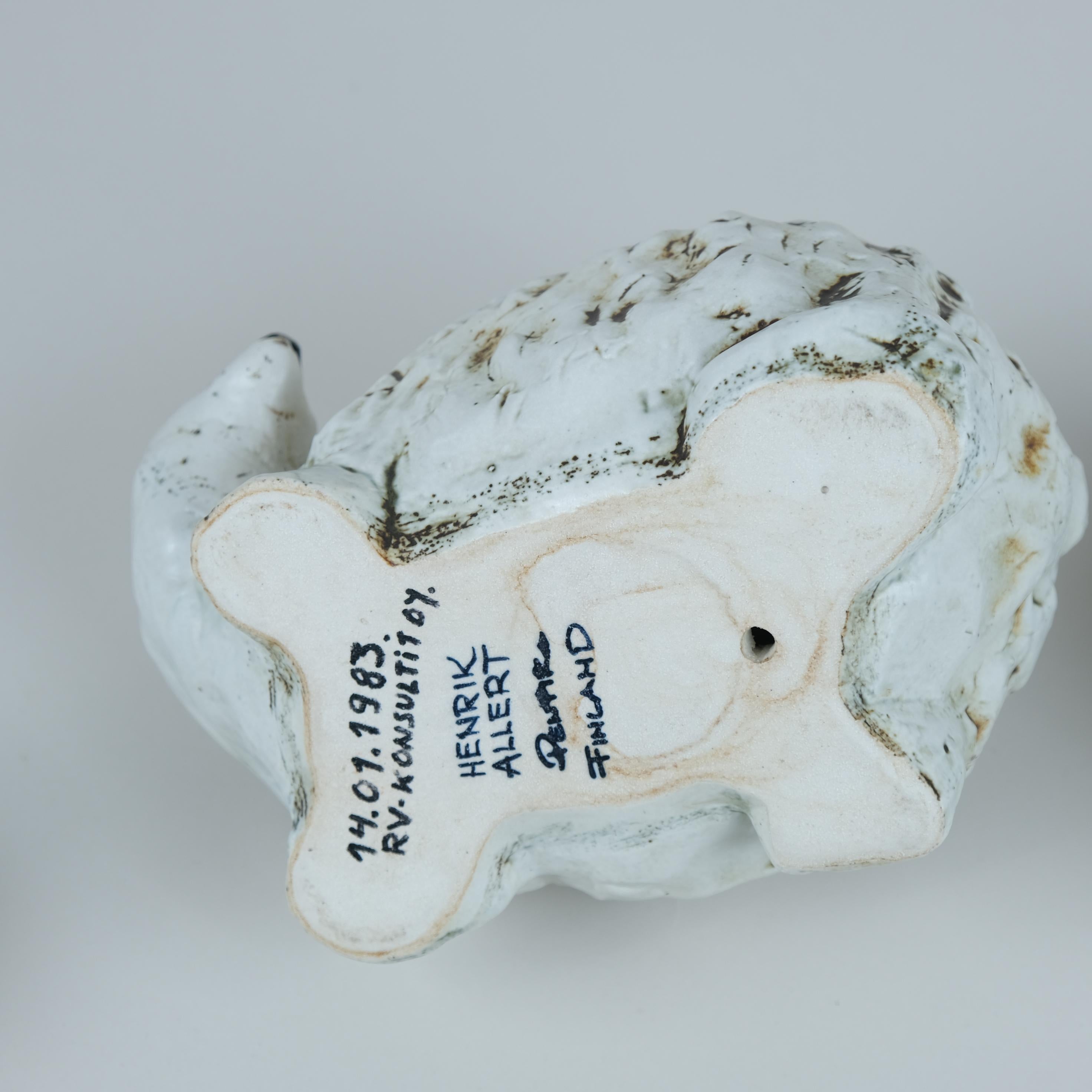 A Set of Ceramic Animal Figurines by Henrik Allert for Pentik, 1980s For Sale 5