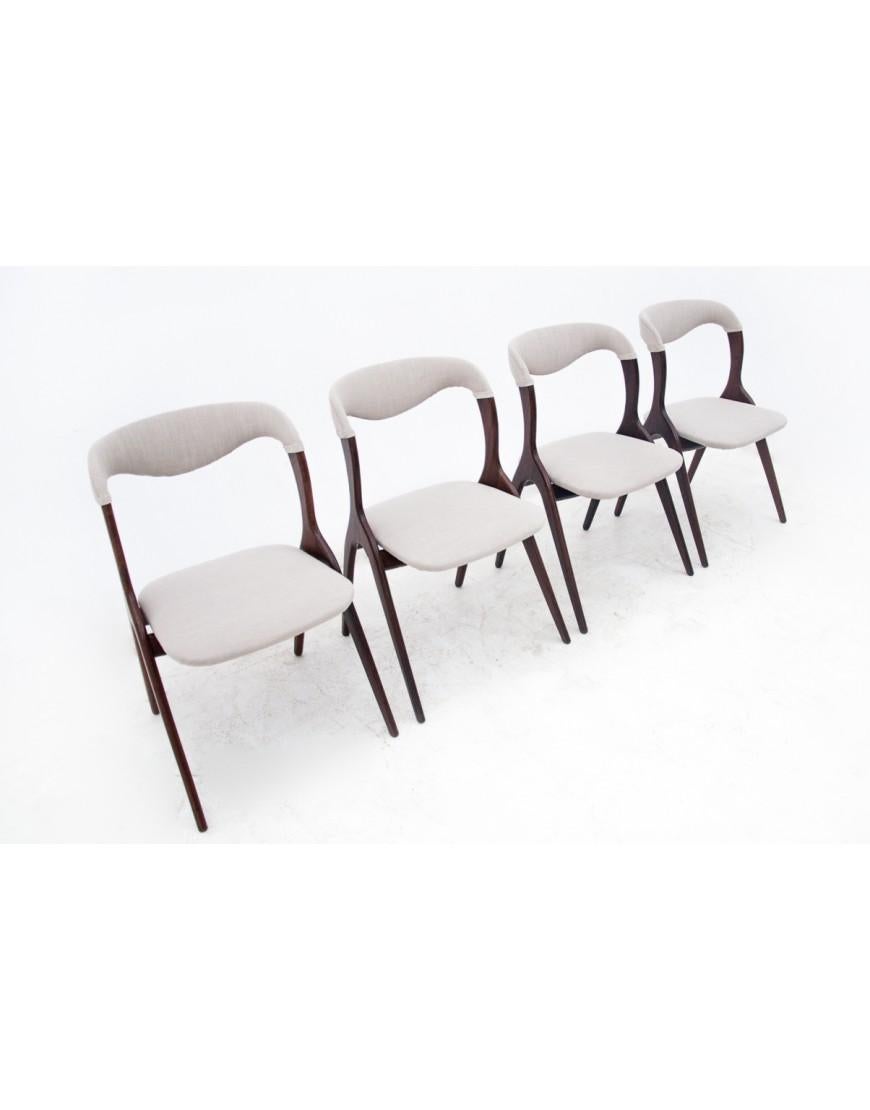 Dänische Stühle, hergestellt in den 1960er Jahren.

Möbel in sehr gutem Zustand, nach professioneller Renovierung. Die Sitzfläche und die Rückenlehne wurden mit einem neuen Stoff bezogen.

Maße: Höhe 76 cm / Sitzhöhe 42 cm / Breite 55 cm / Tiefe 52