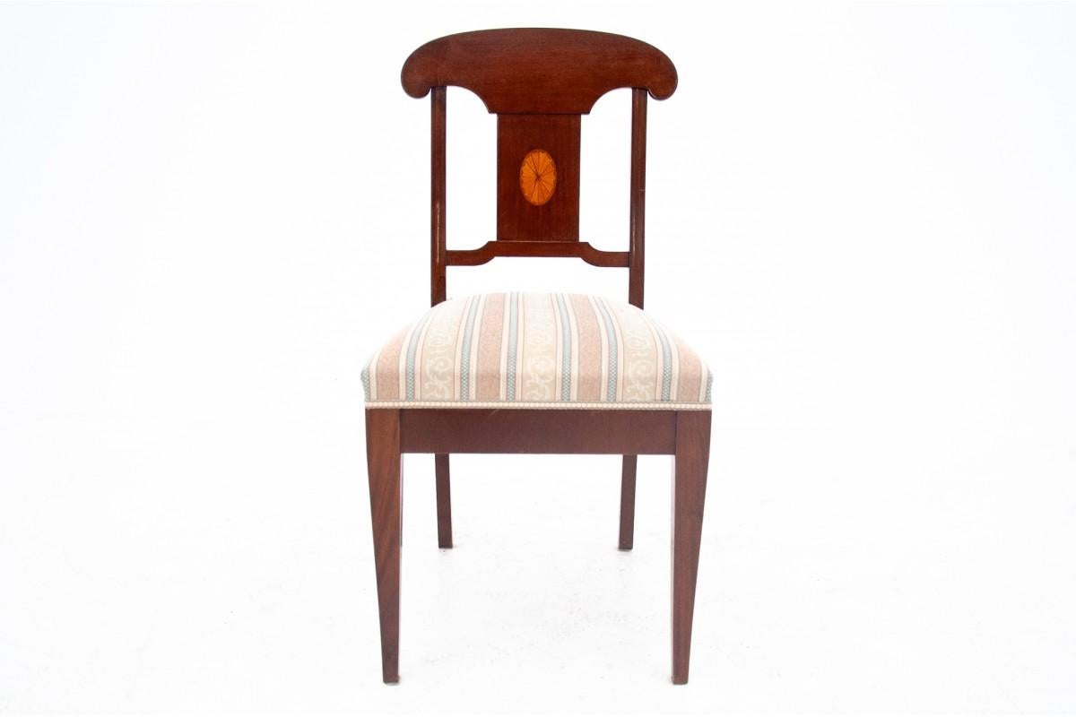 Milieu du XIXe siècle Un ensemble de chaises du milieu du 19e siècle, Europe du Nord. en vente