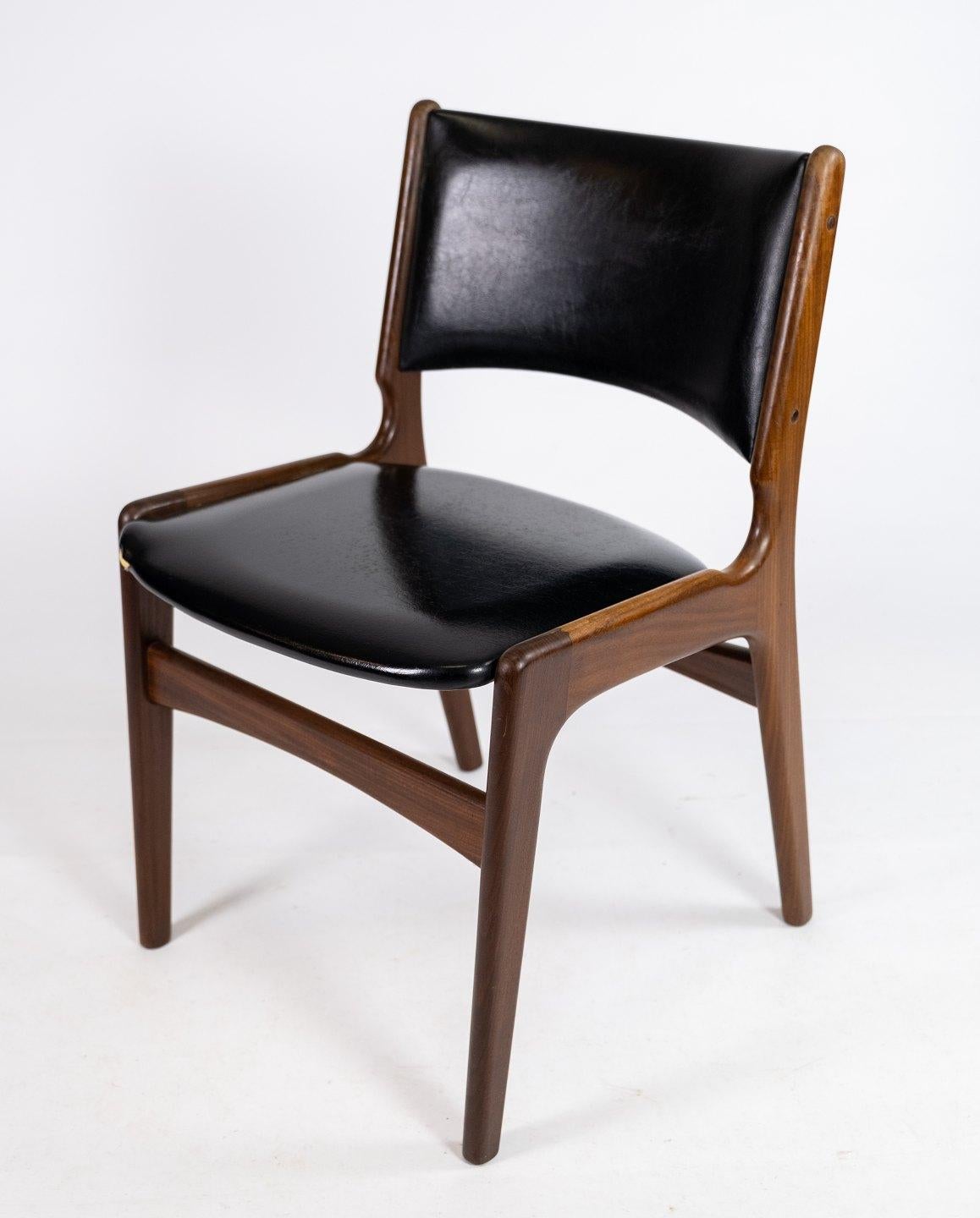 A set of chairs in teak and with black leather designed by Erik Buch from the 1960s. The chairs are in great vintage condition.
  