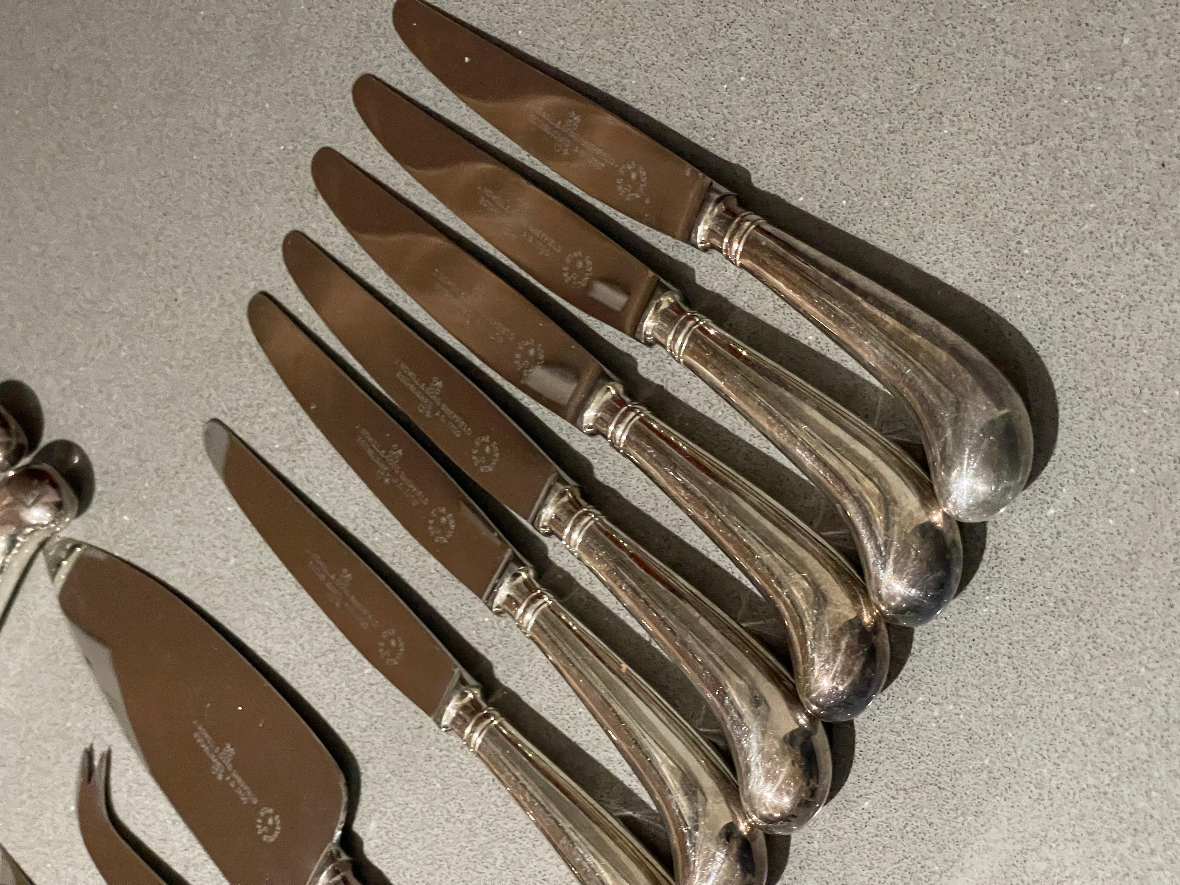 Vintage Sheffield table knife and fork set of 37 items, as shown in the pictures, stainless steel, with unique handles.
This vintage set of fine Sheffield cutlery knives and forks is done in stainless steel and porcelain handles.
The handles fit