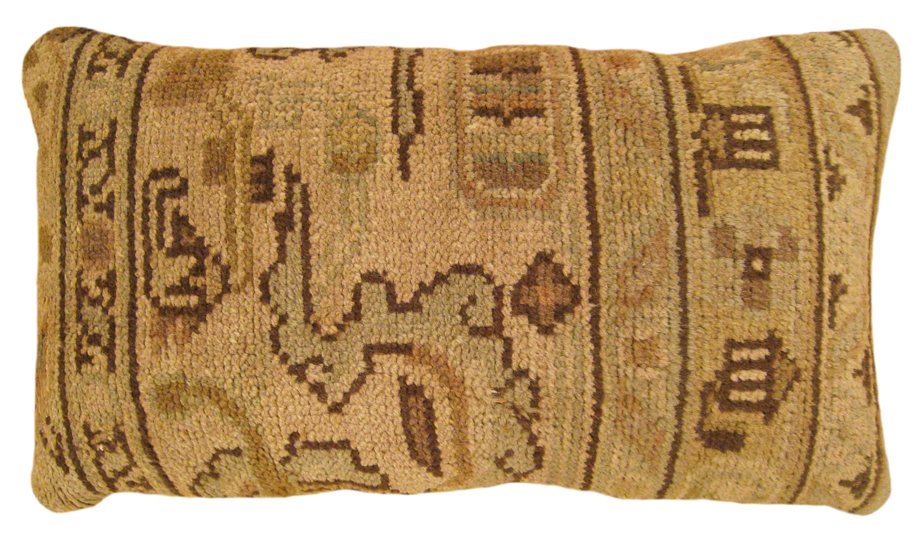 Ensemble de coussins décoratifs espagnols anciens de style Savonnerie avec motifs géométriques Bon état - En vente à New York, NY