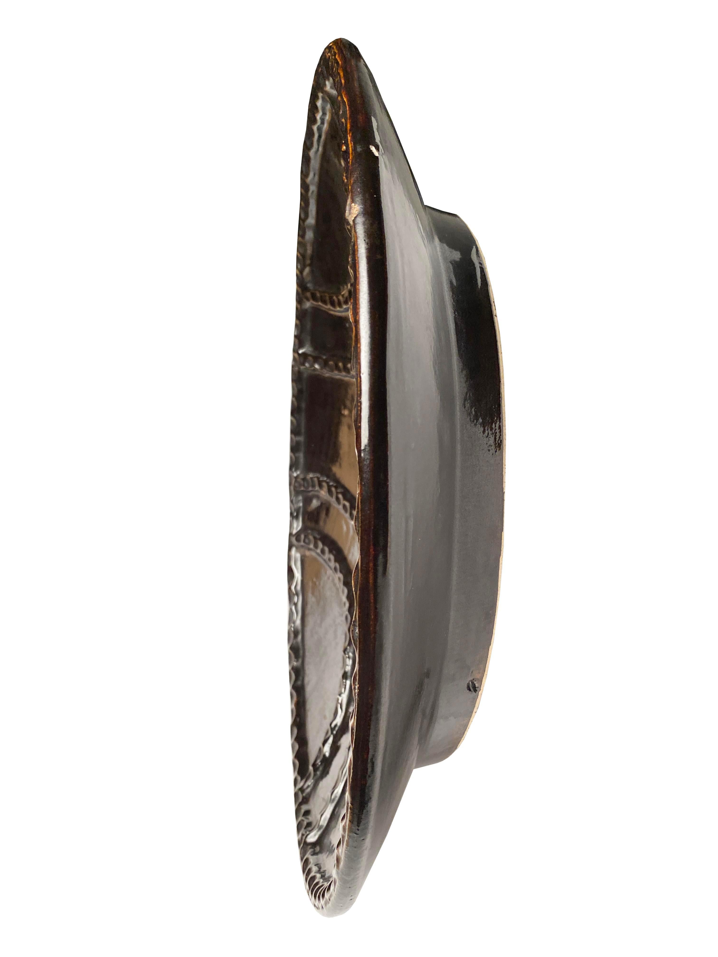 XXI secolo e contemporaneo Un set di piatti decorativi Formations Castano in vendita