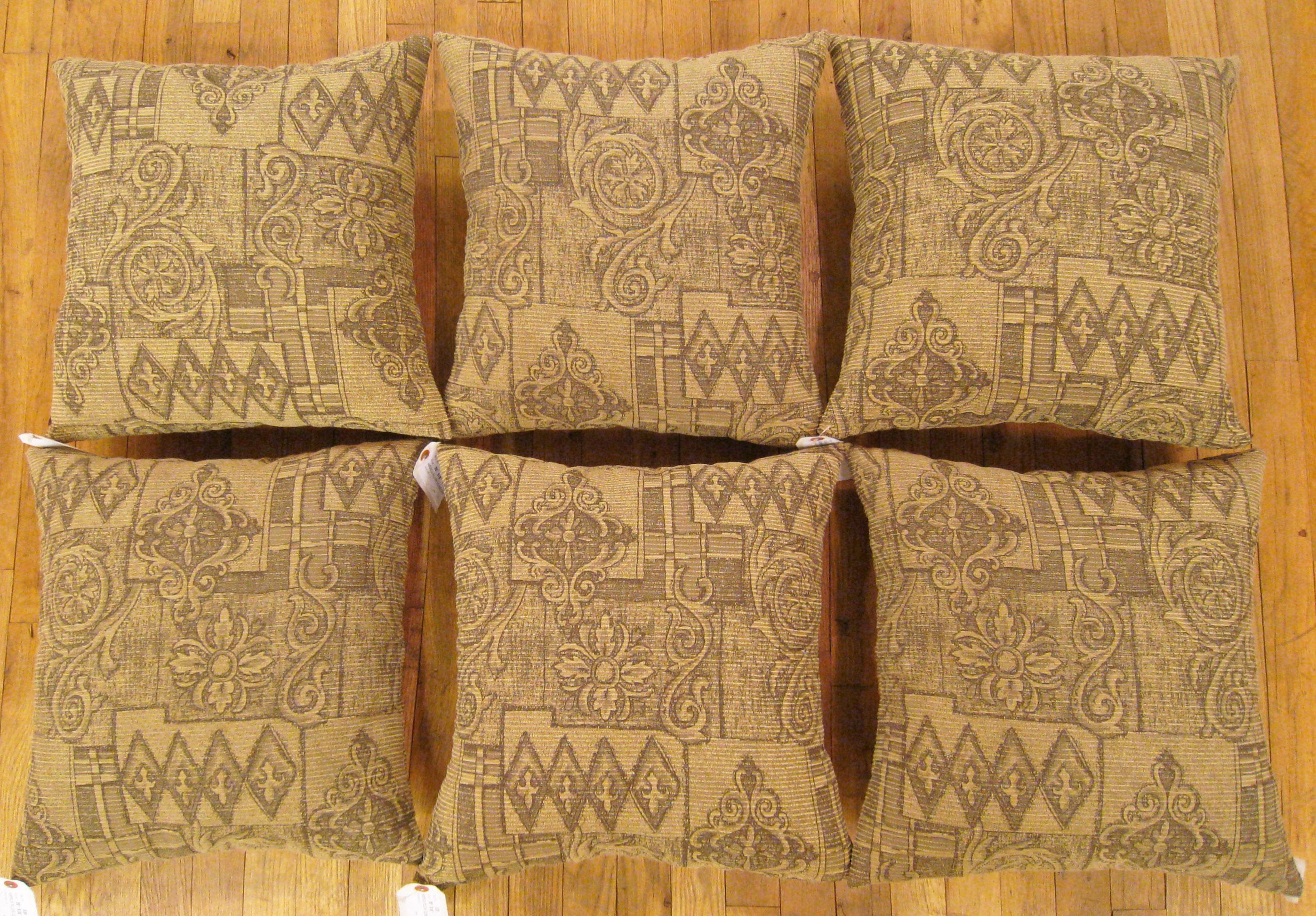 Set of Decorative Vintage Floro-Geometric Fabric Pillows In Good Condition For Sale In New York, NY