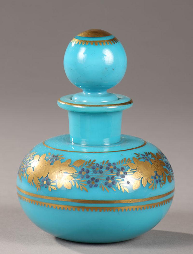 Début du XIXe siècle Ensemble de flacons à parfum du début du 19ème siècle en opaline turquoise  en vente