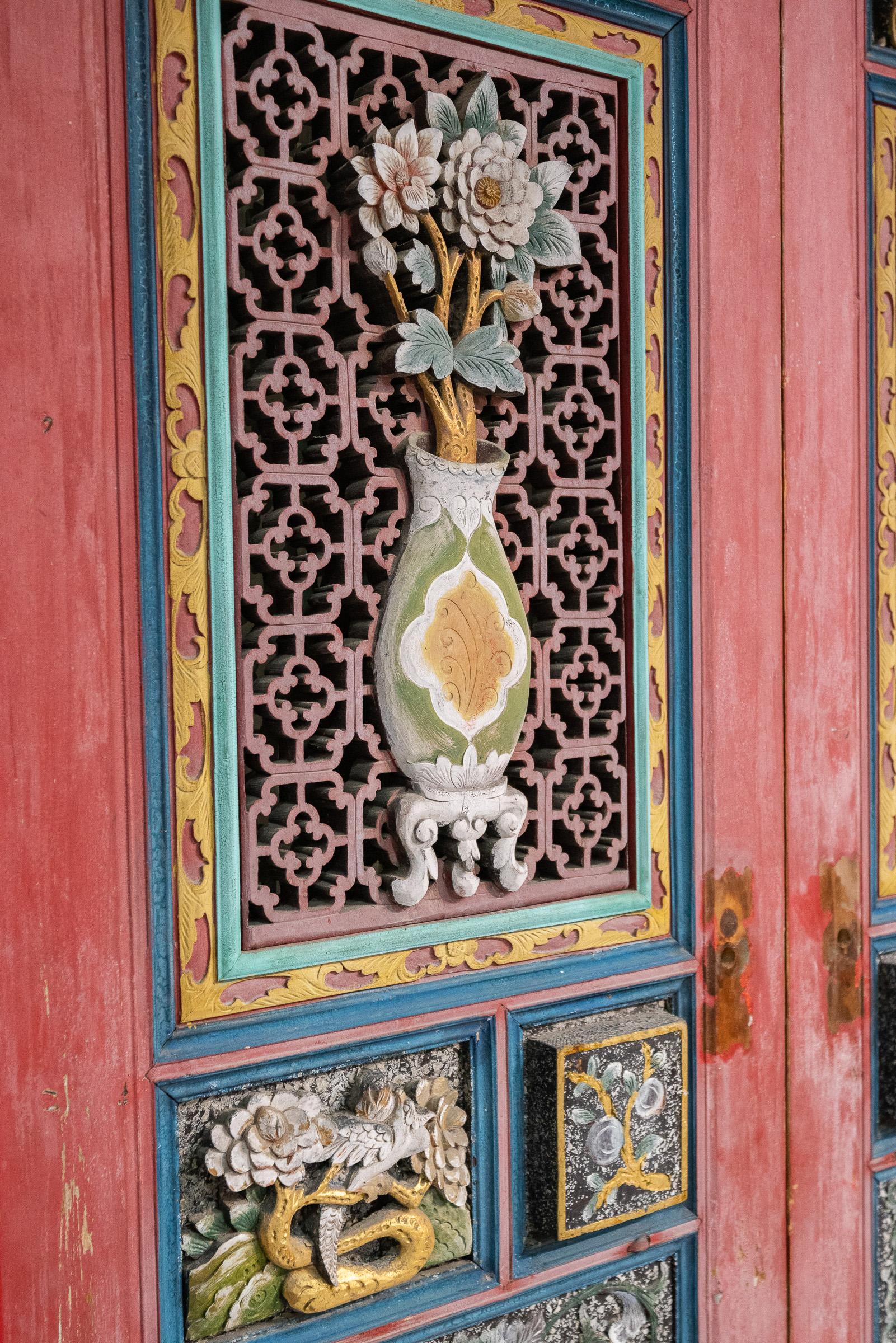 Set of Early 20th Century Chinese Door Panels In Good Condition In Singapore, SG