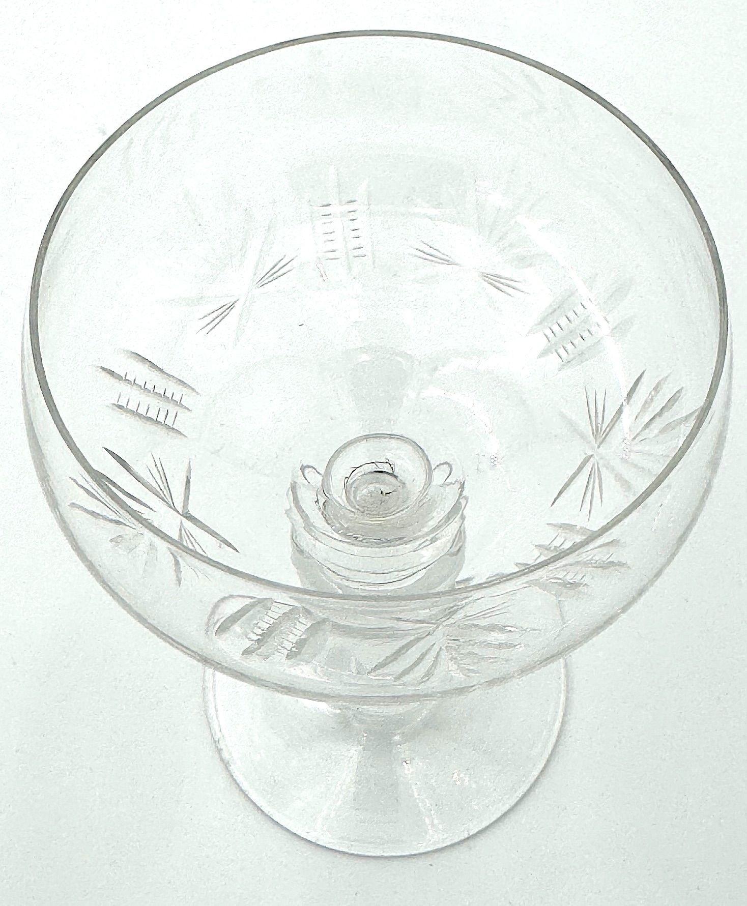 Cristallo Set di otto bicchieri di cristallo Val St Lambert degli anni '30 con stelle incise in vendita