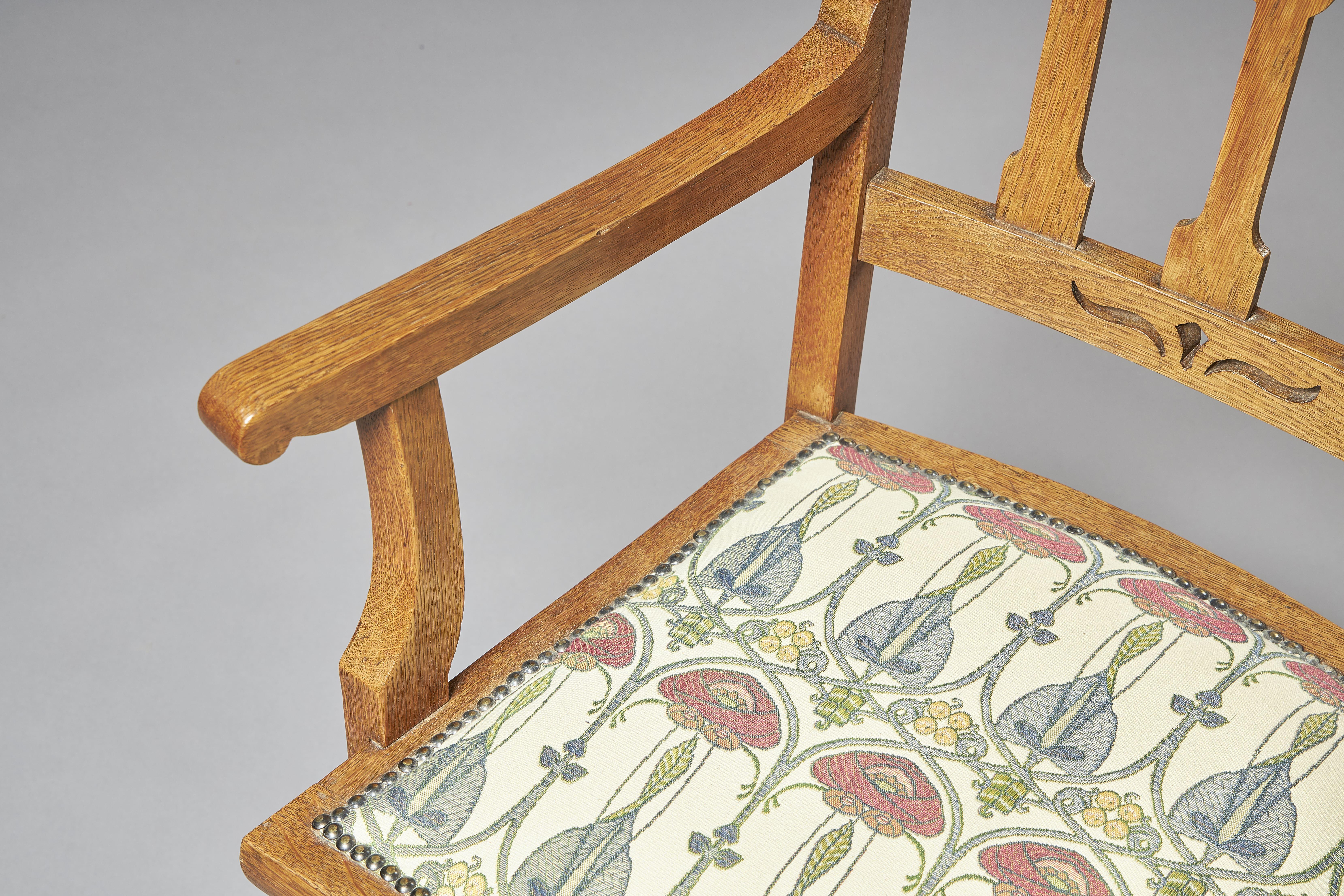 Set of Eight Early 20th Century Arts & Crafts Dining Chairs In Good Condition In Petworth, West Sussex
