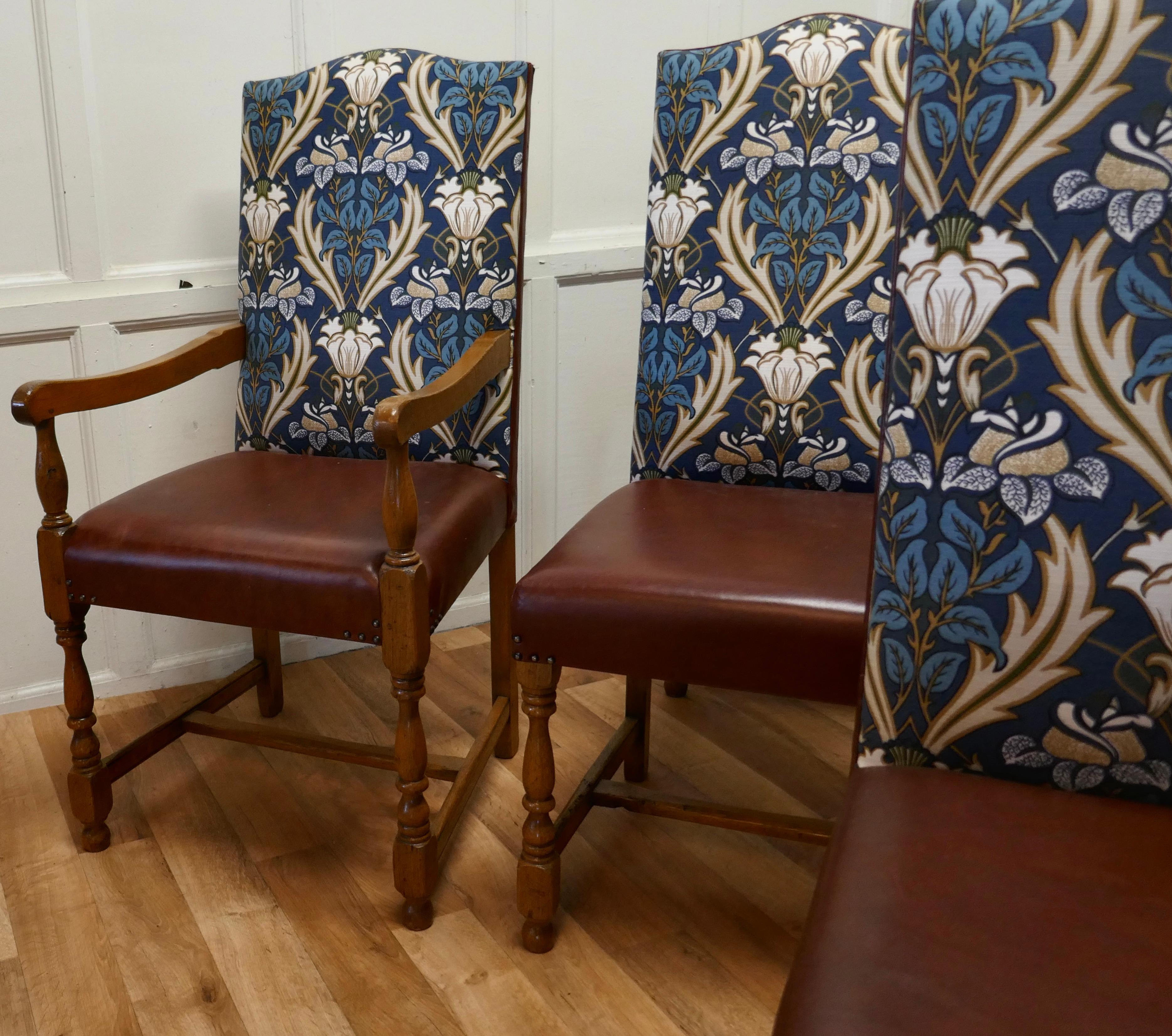 Set von acht Arts & Crafts-Esszimmerstühlen aus goldener Eiche im Zustand „Gut“ in Chillerton, Isle of Wight
