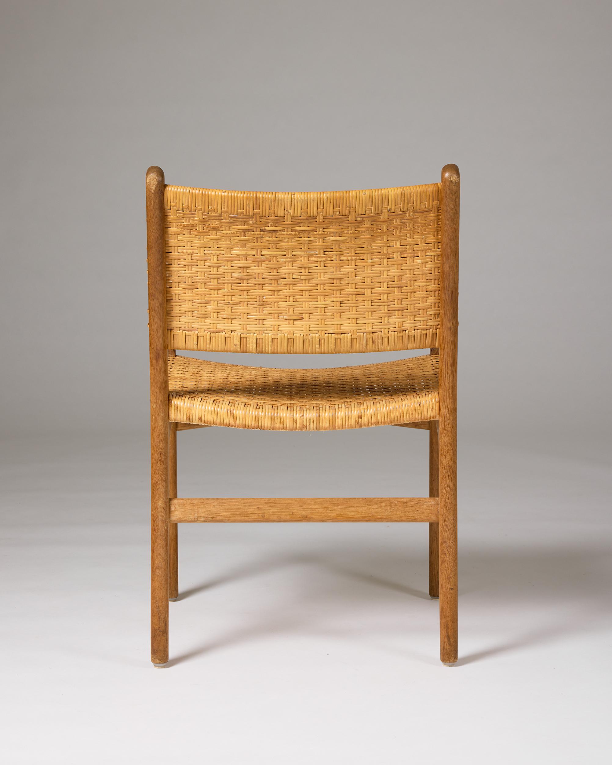 A set of eight ‘CH31’ chairs by Hans J. Wegner for Carl Hansen & Son, Danmark 4