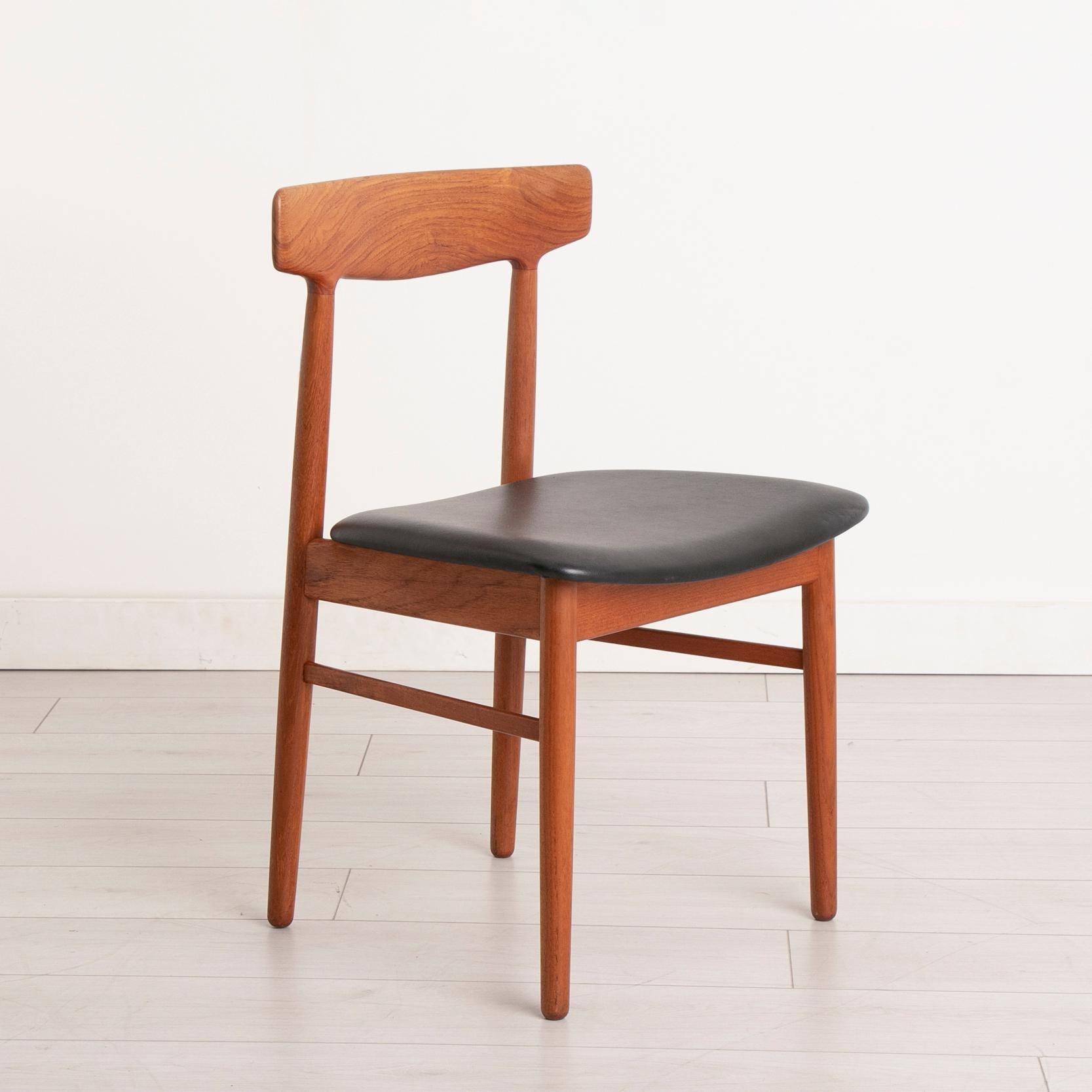 Mid-Century Modern Set of Eight Danish Mid Century Teak Dining Chairs by Dyrlund