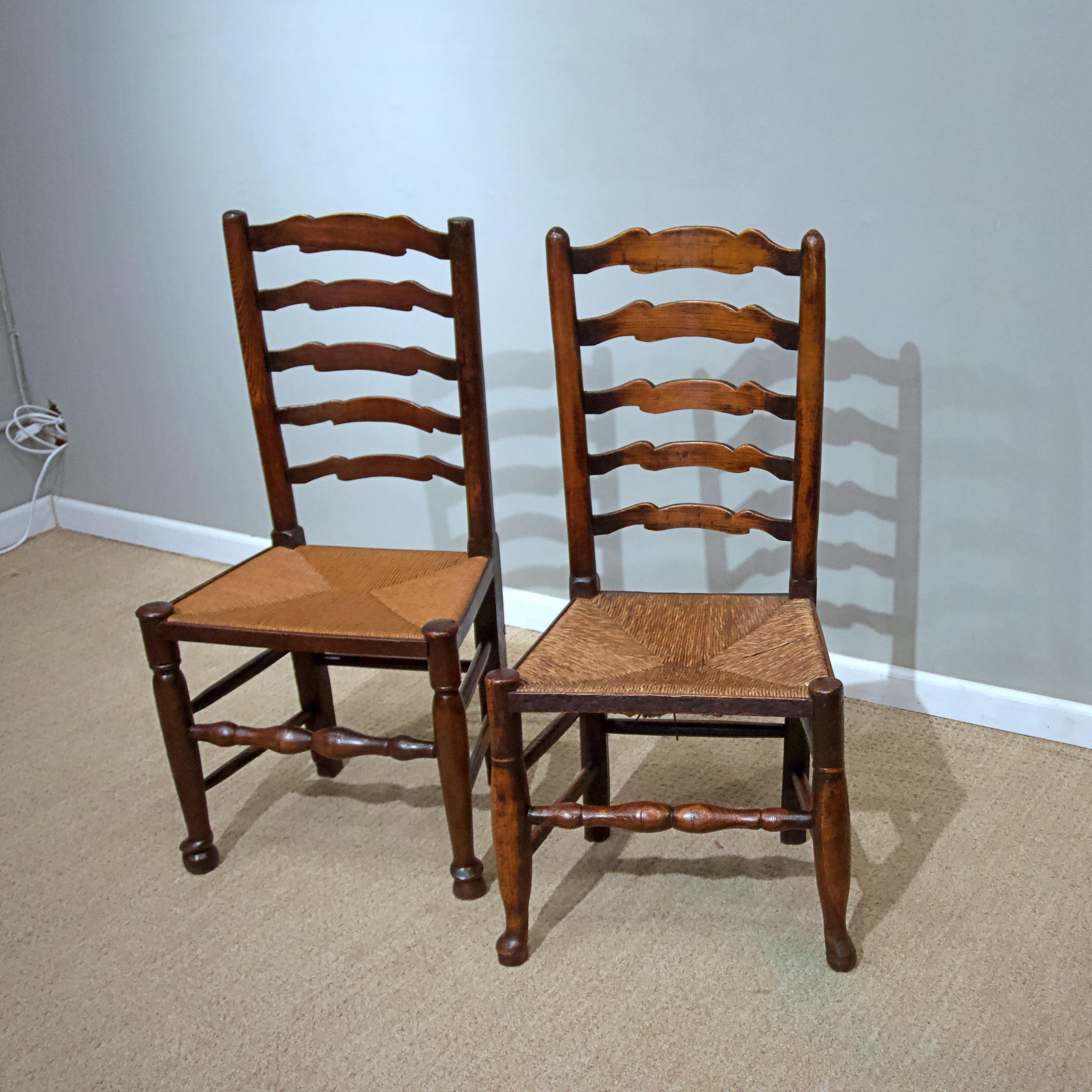 Set of Eight English Oak Ladder Back Chairs with Rush Seats In Good Condition In New York, NY