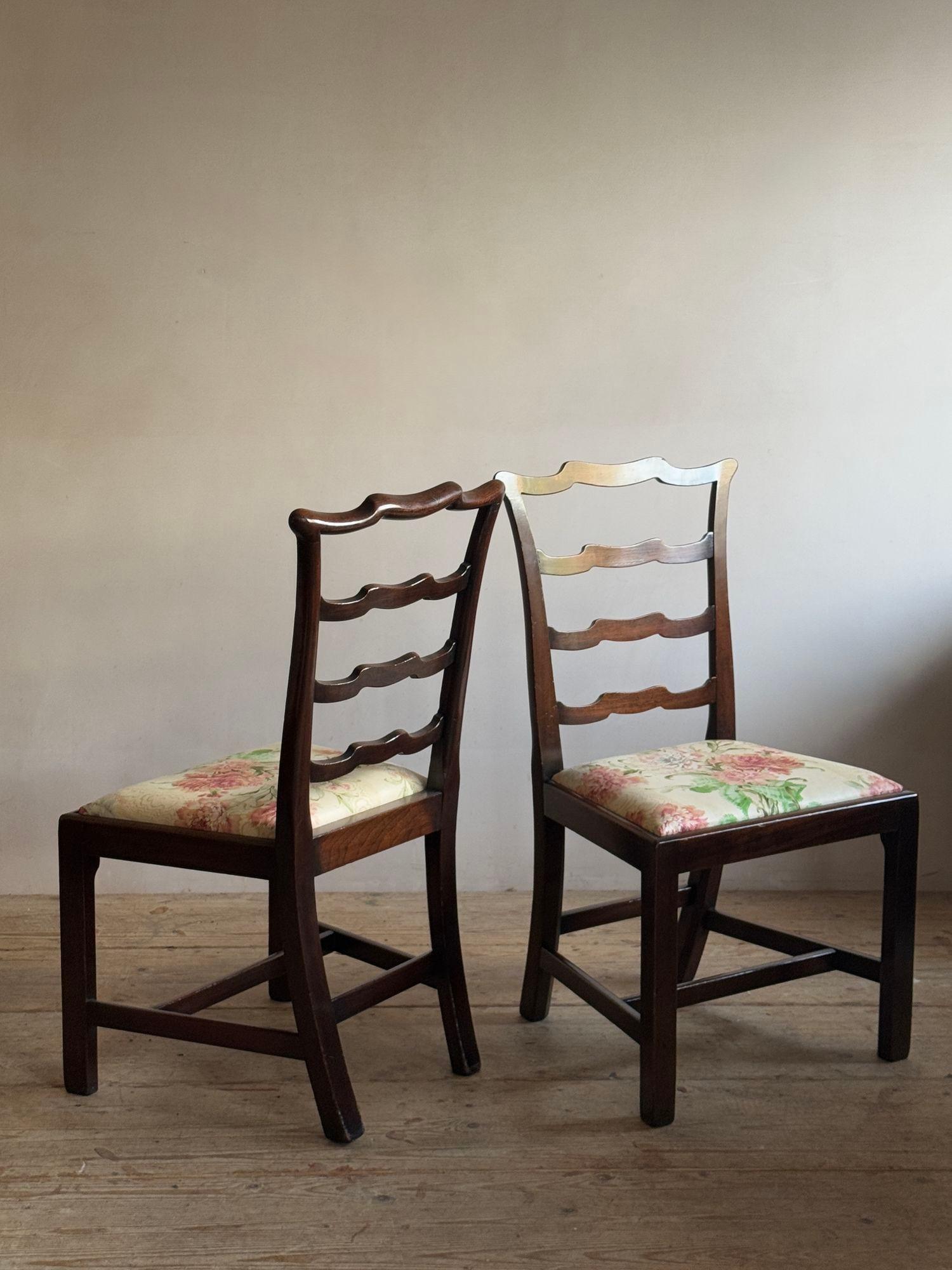A set of mahogany dining chairs with wavy ladder backs and drop in upholstered seats. C.1800 (two chairs are later 19thC copies)