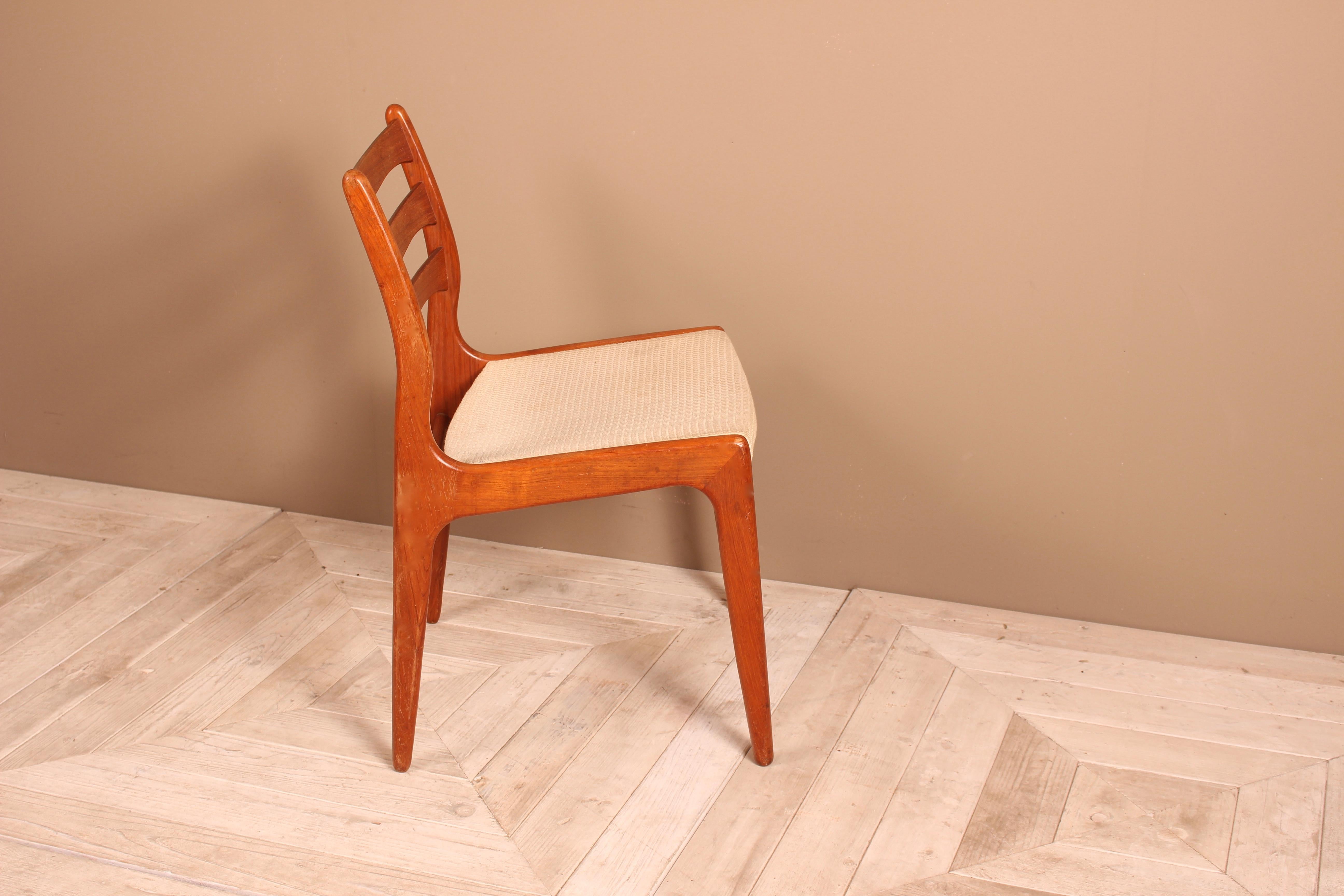 Set of Eight Midcentury Danish Teak Dining Chairs by Dyrlund In Good Condition In Heathfield, East Sussex