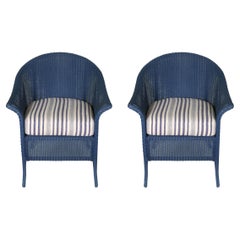Ensemble de huit chaises de salle à manger en osier bleu marine avec coussins