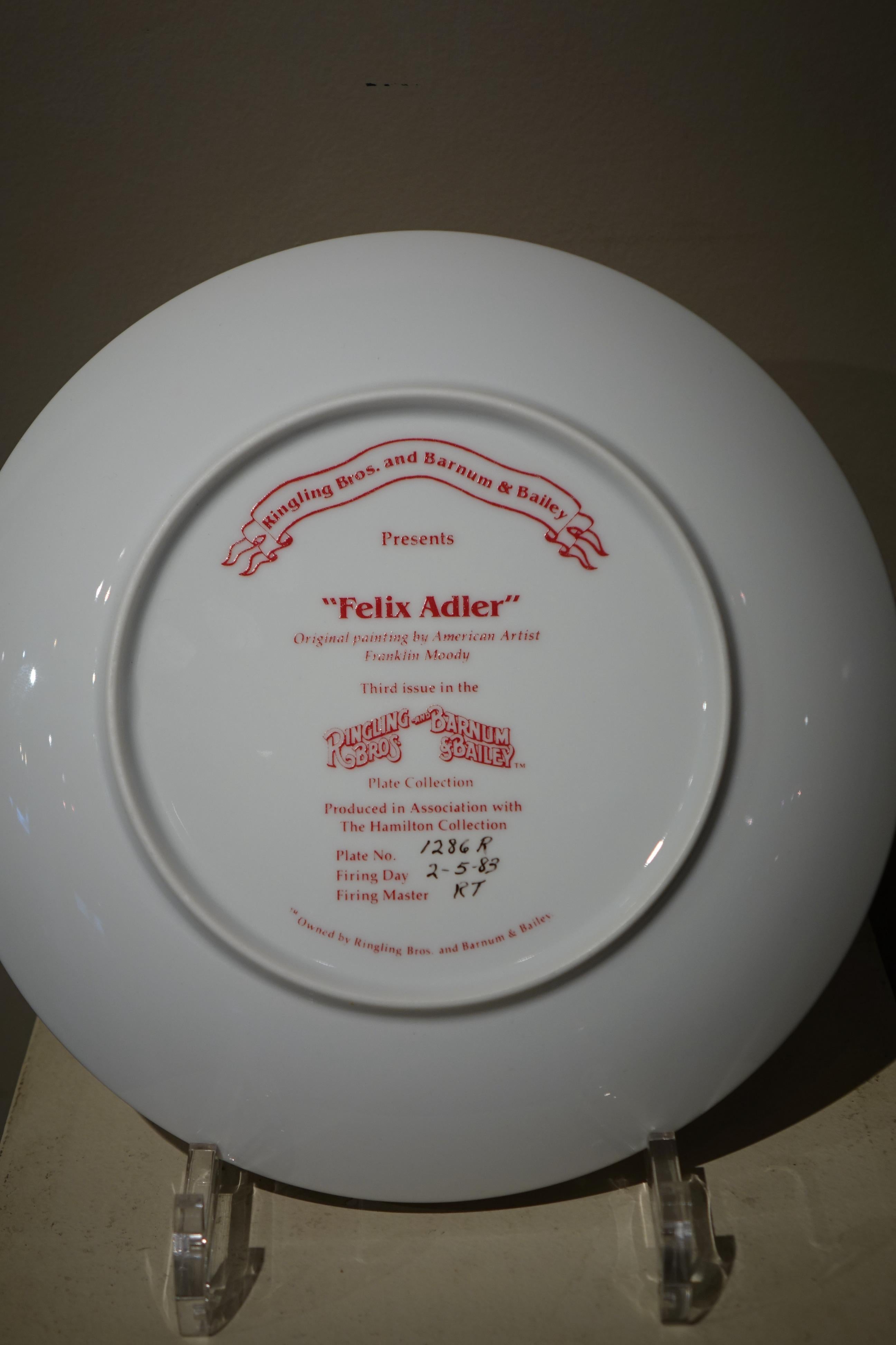 Porcelaine  Un ensemble de huit assiettes signées Franklin Moody  en vente