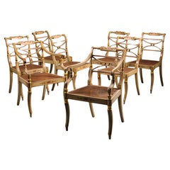 Ensemble de huit chaises de salle à manger Regency peintes polychromes et dorées à la feuille