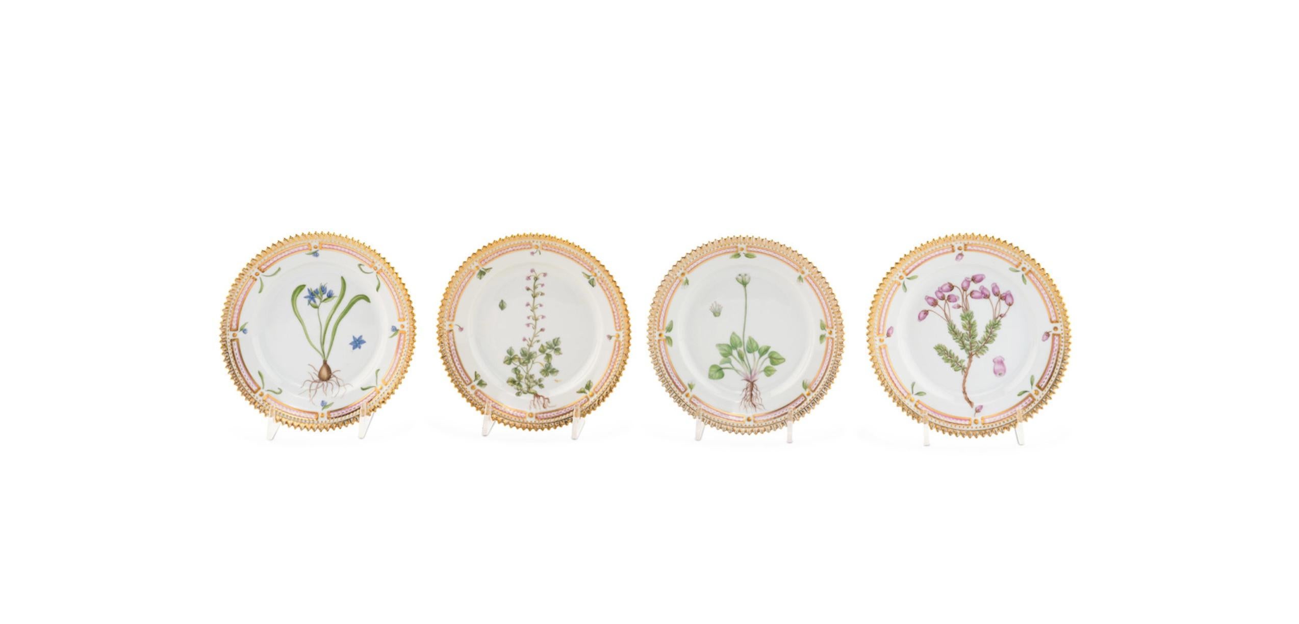 Ensemble de huit assiettes à pain en porcelaine Flora Danica de Royal Copenhagen  Prix/plaque en vente 2