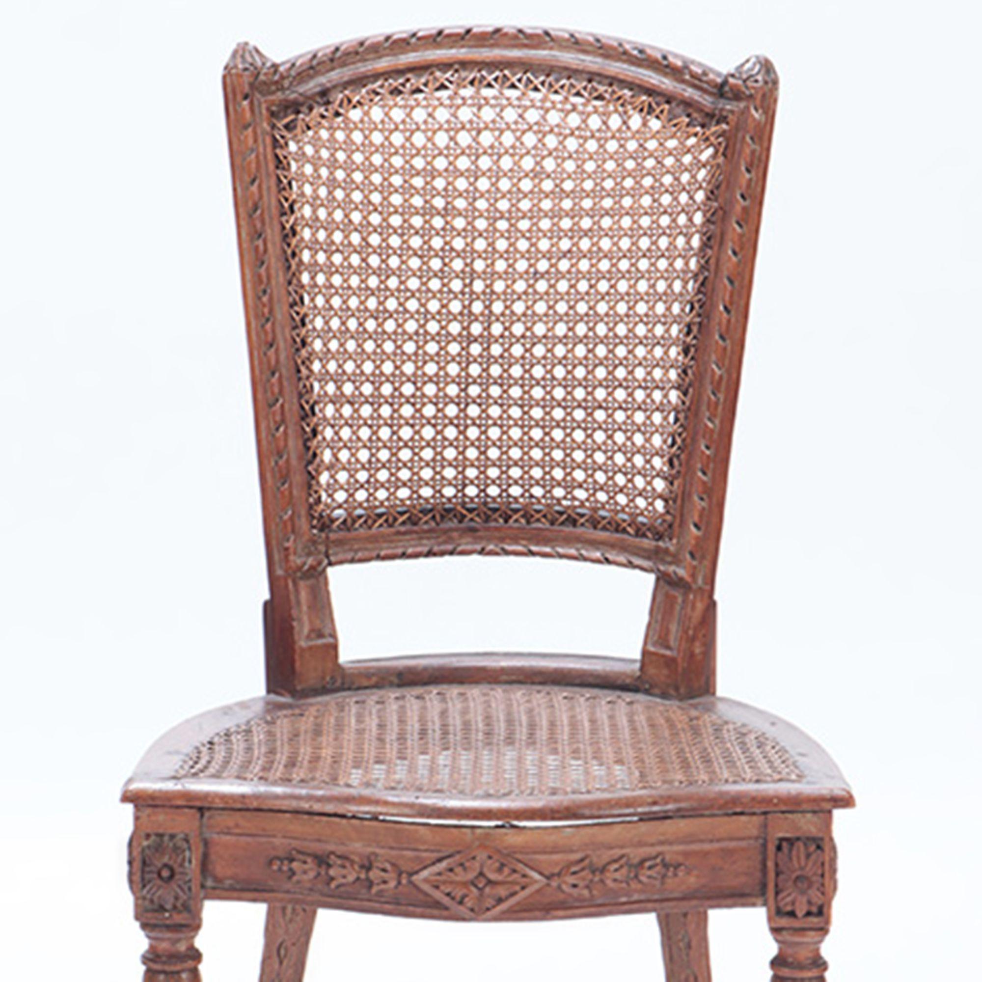 Set of Eight Walnut and Cane Dining Room Chairs, Early 19th Century In Good Condition In Philadelphia, PA