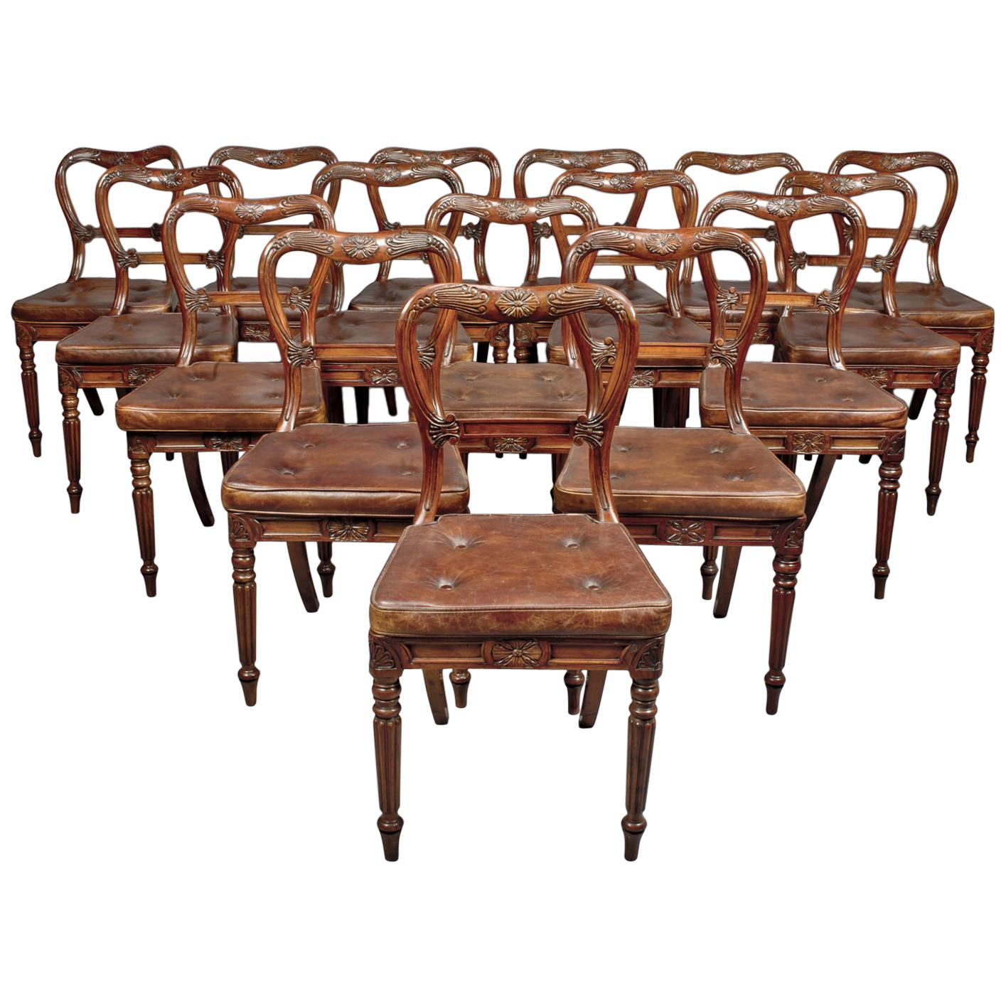 Conjunto de dieciocho sillas de comedor de nogal rojo atribuidas a Gillows, hacia 1830