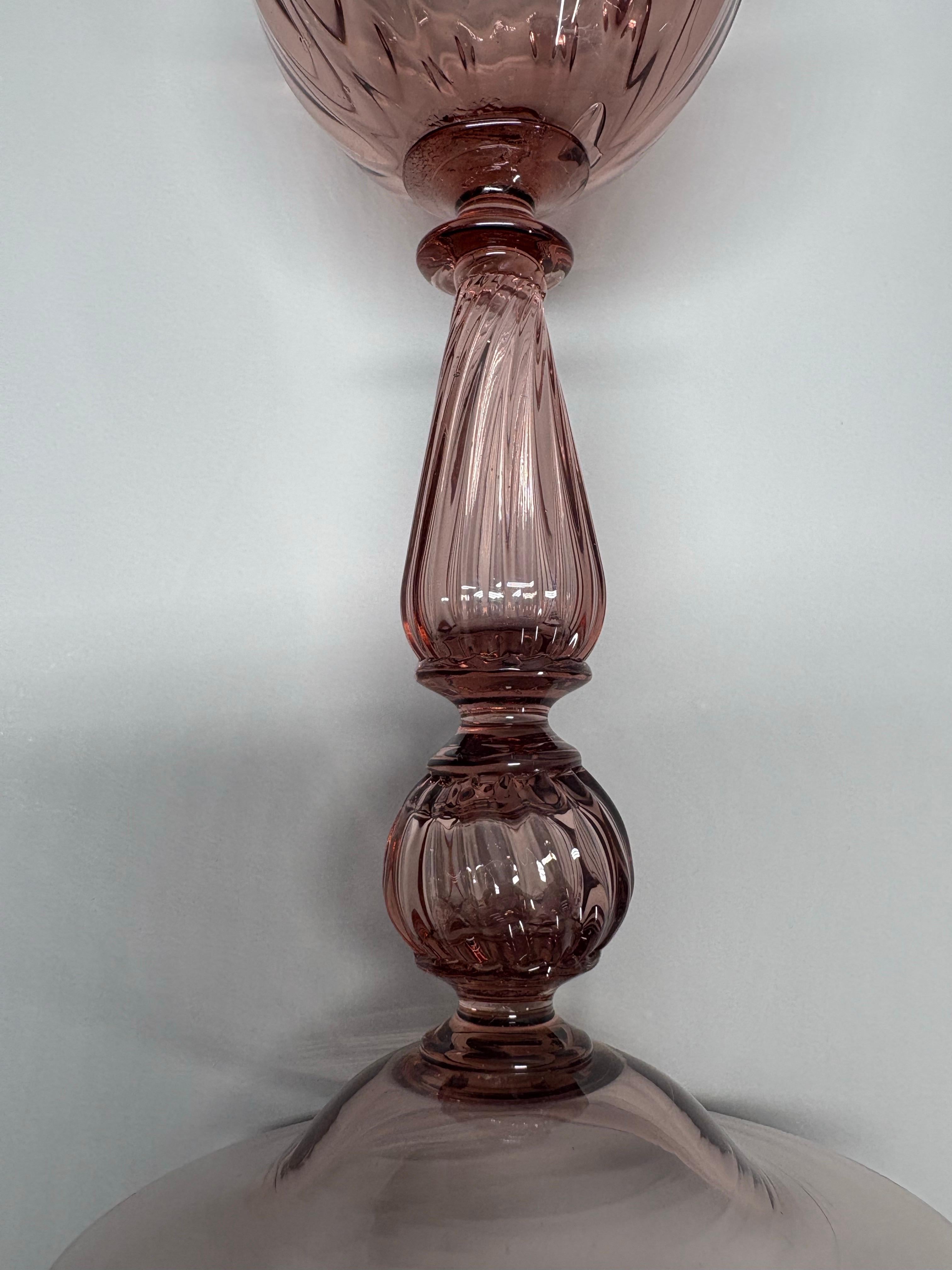 Ein Satz von elf antiken Salviati Murano Glas Stielgläsern im Angebot 4