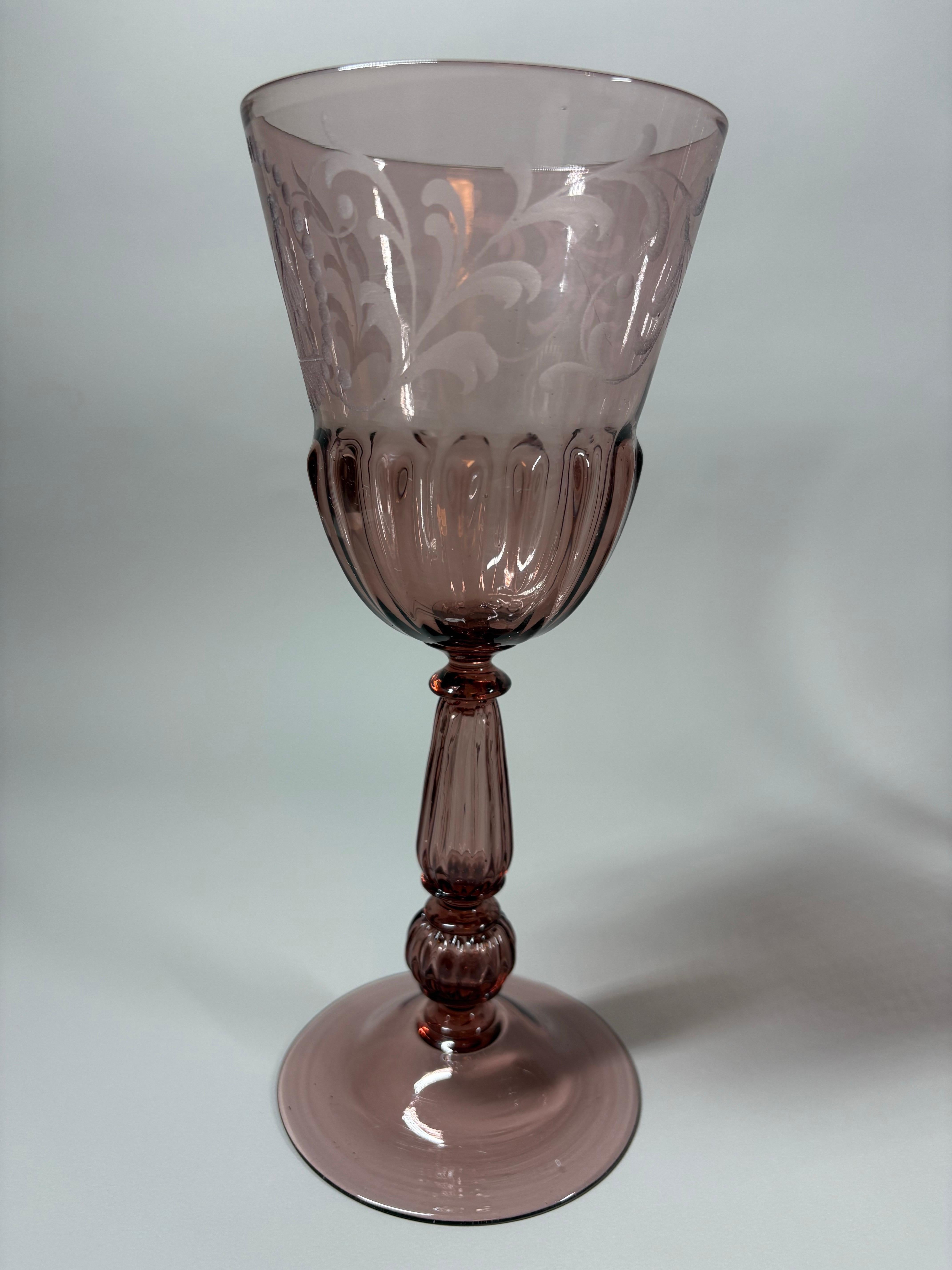 Ein Satz von elf antiken Salviati Murano Glas Stielgläsern im Zustand „Hervorragend“ im Angebot in Sleepy Hollow, NY