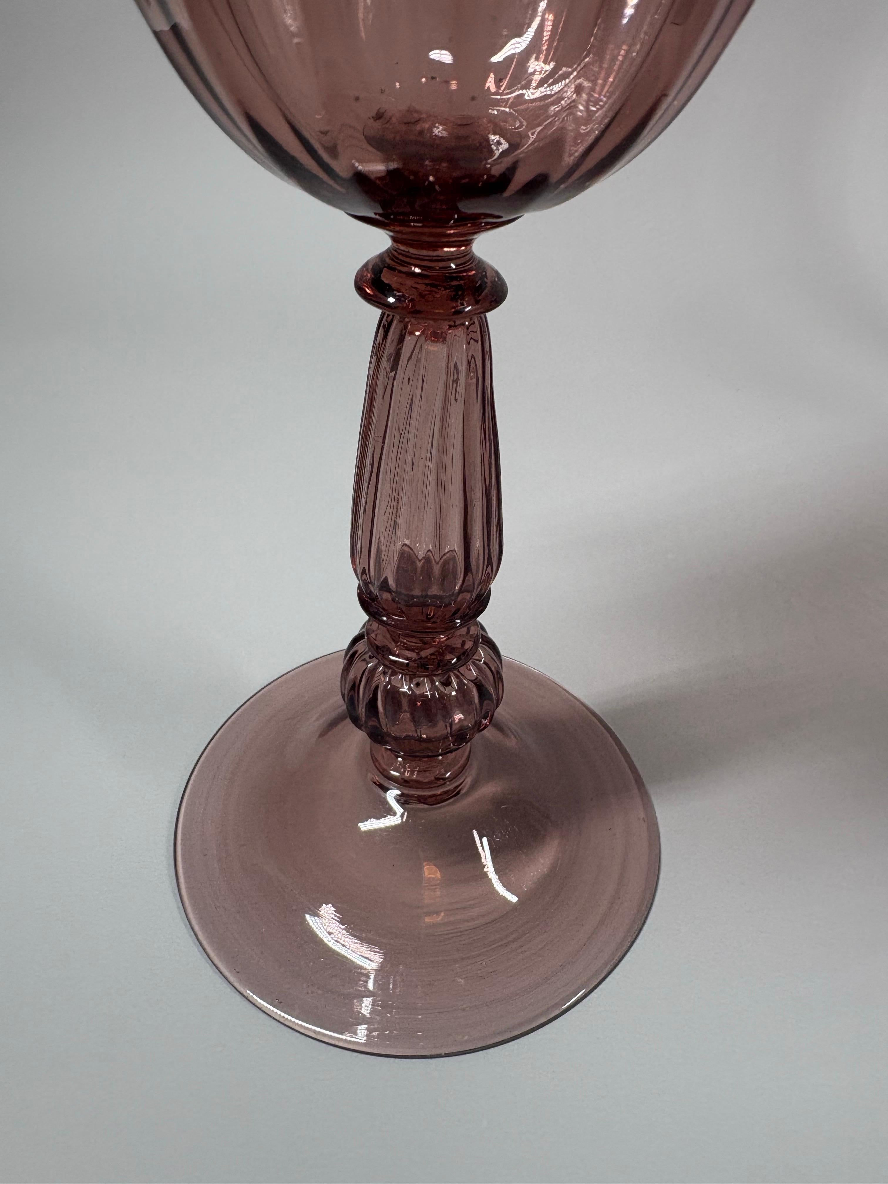 Ein Satz von elf antiken Salviati Murano Glas Stielgläsern (Geblasenes Glas) im Angebot