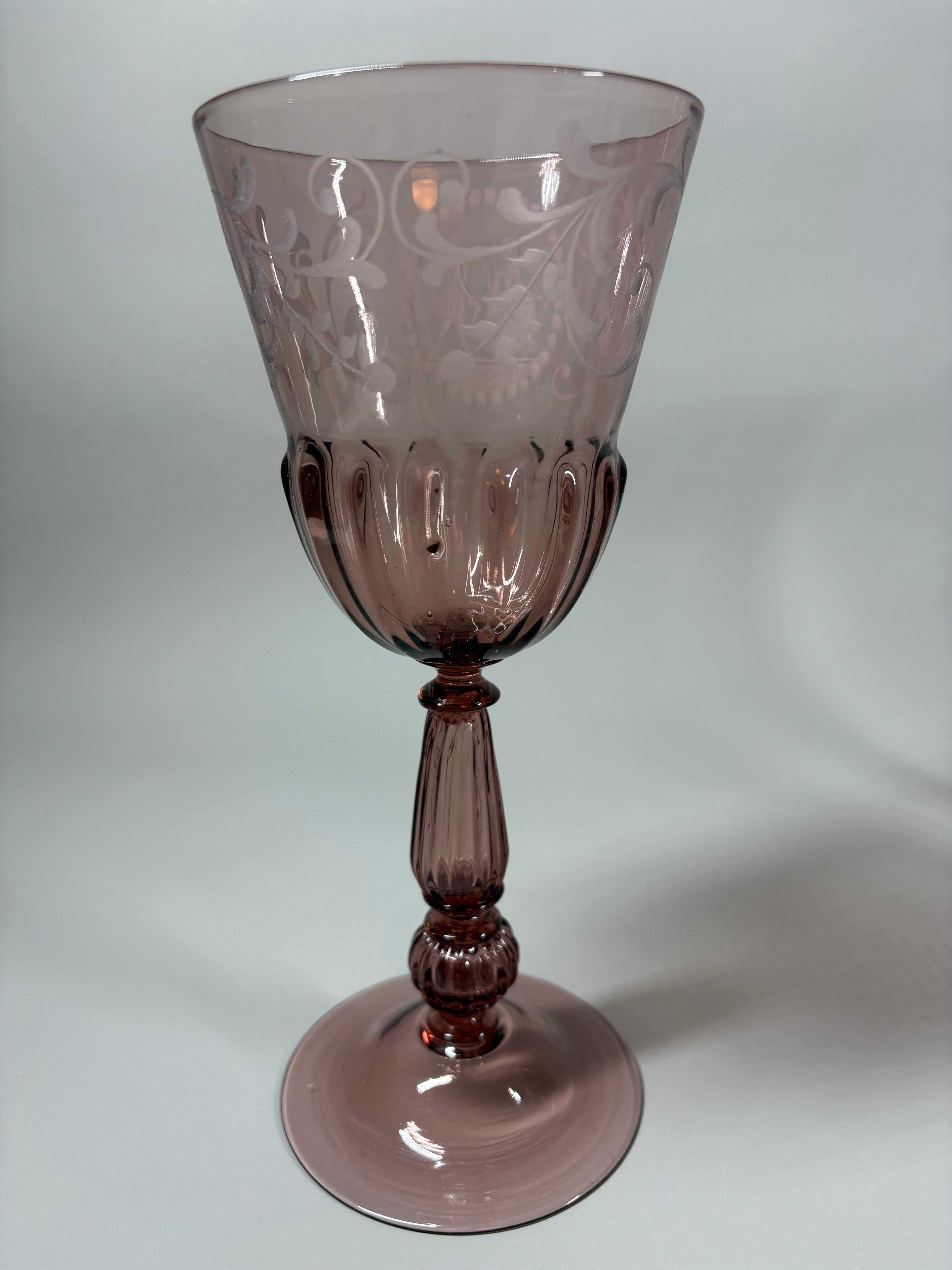 Ein Satz von elf antiken Salviati Murano Glas Stielgläsern im Angebot 1