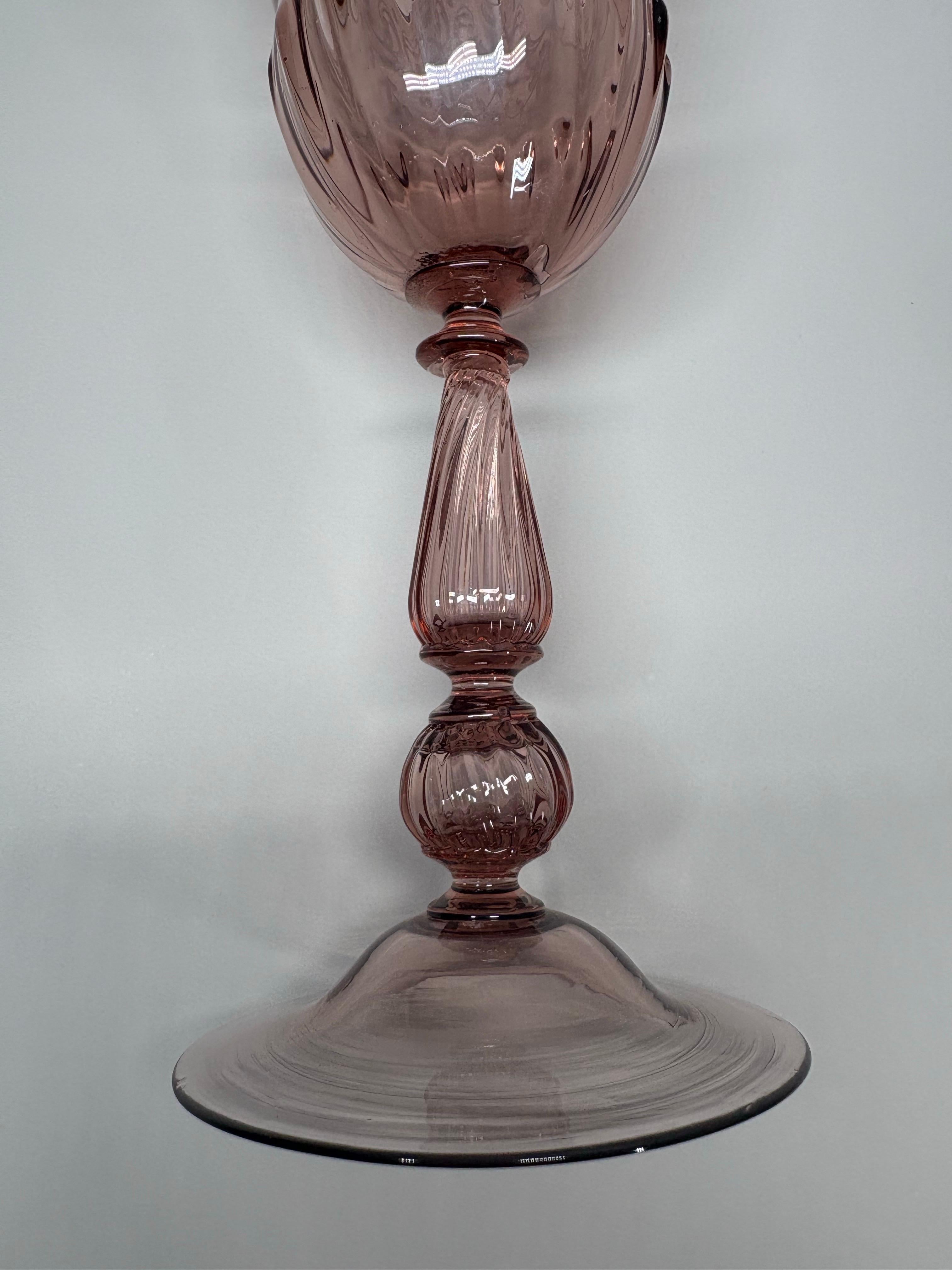 Ein Satz von elf antiken Salviati Murano Glas Stielgläsern im Angebot 2