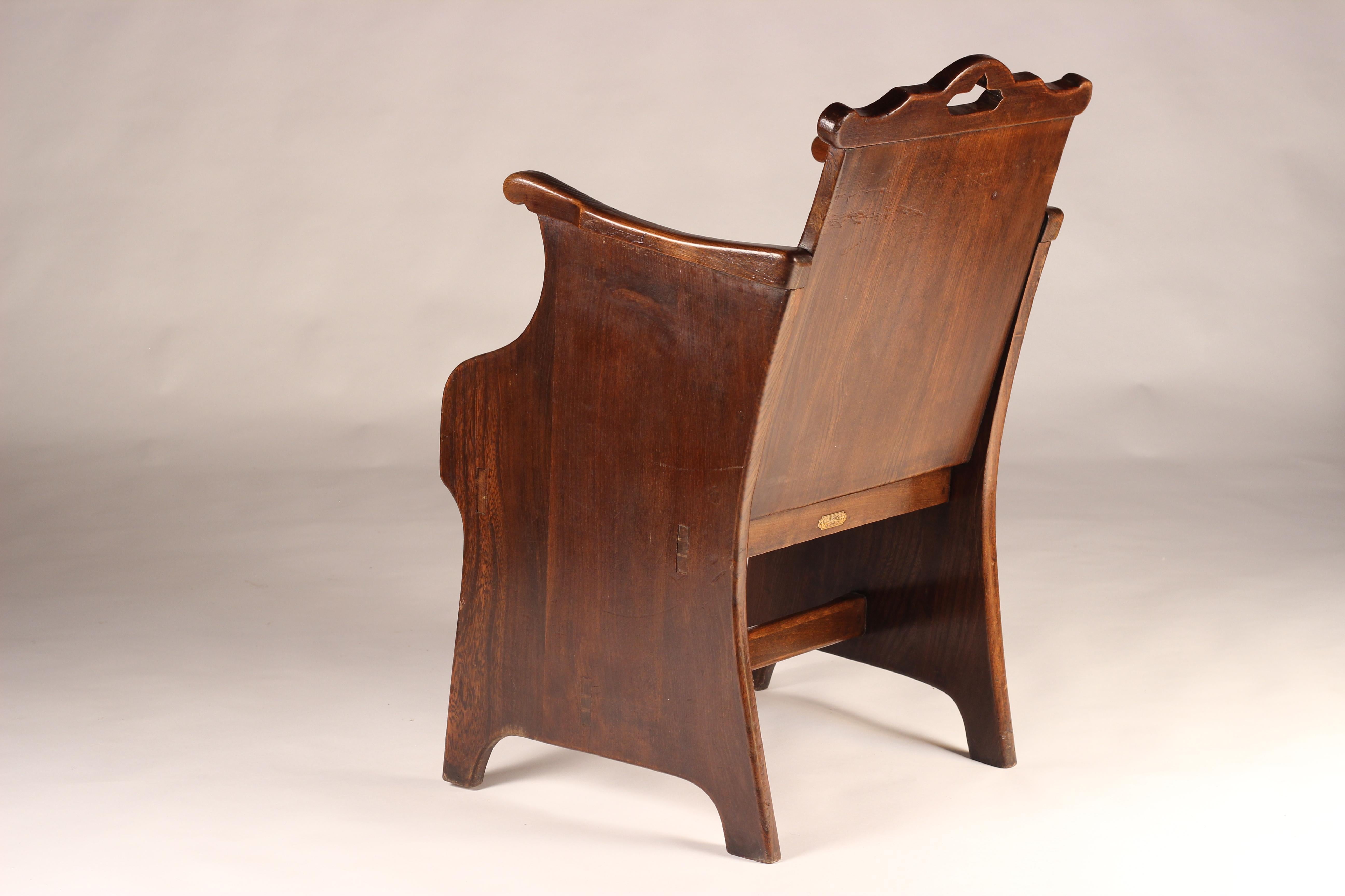 Set von Arts and Crafts-Stühlen aus Ulmenholz mit getäfelten Rückenlehnen und Traggriffen im Angebot 5