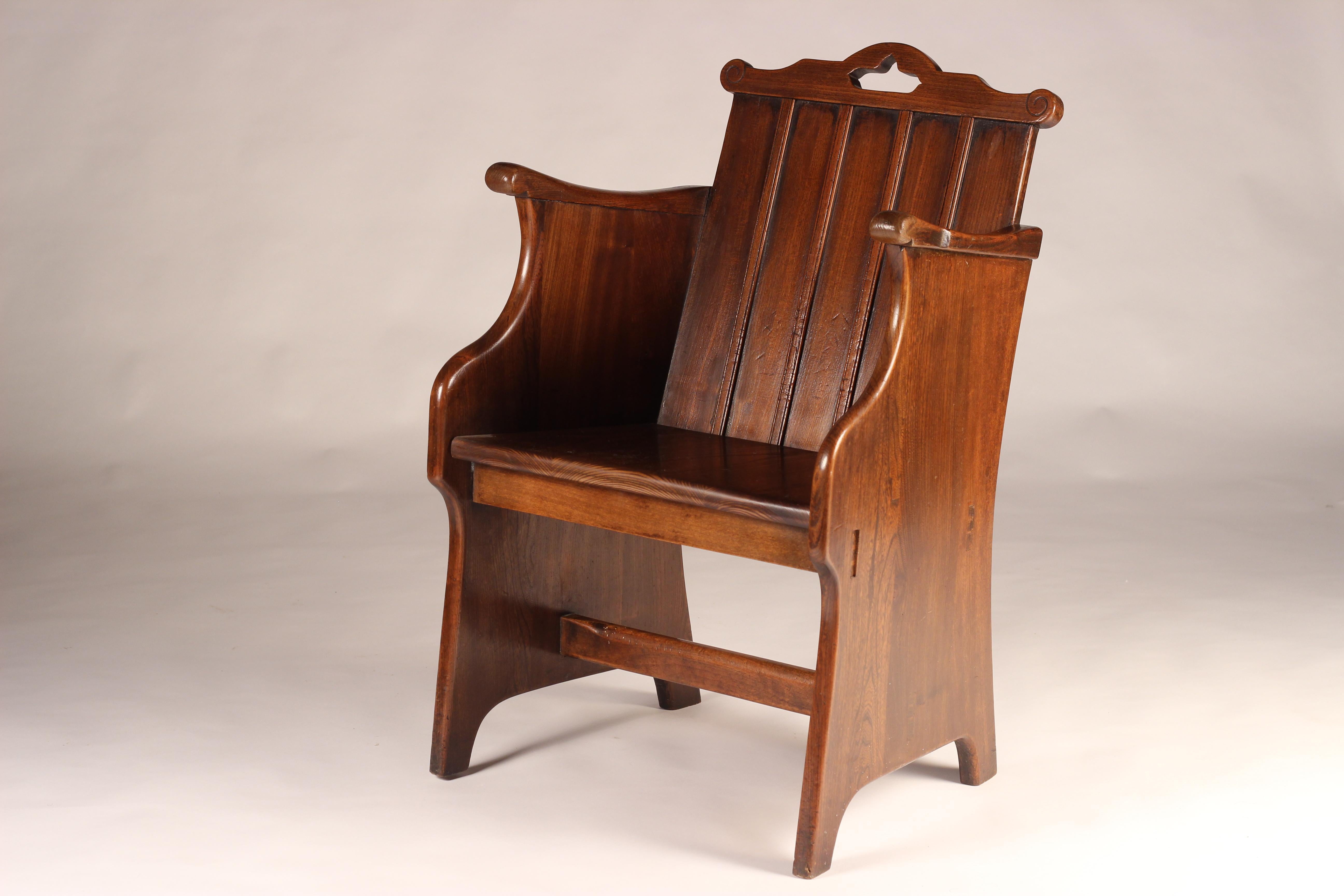Set von Arts and Crafts-Stühlen aus Ulmenholz mit getäfelten Rückenlehnen und Traggriffen im Angebot 6