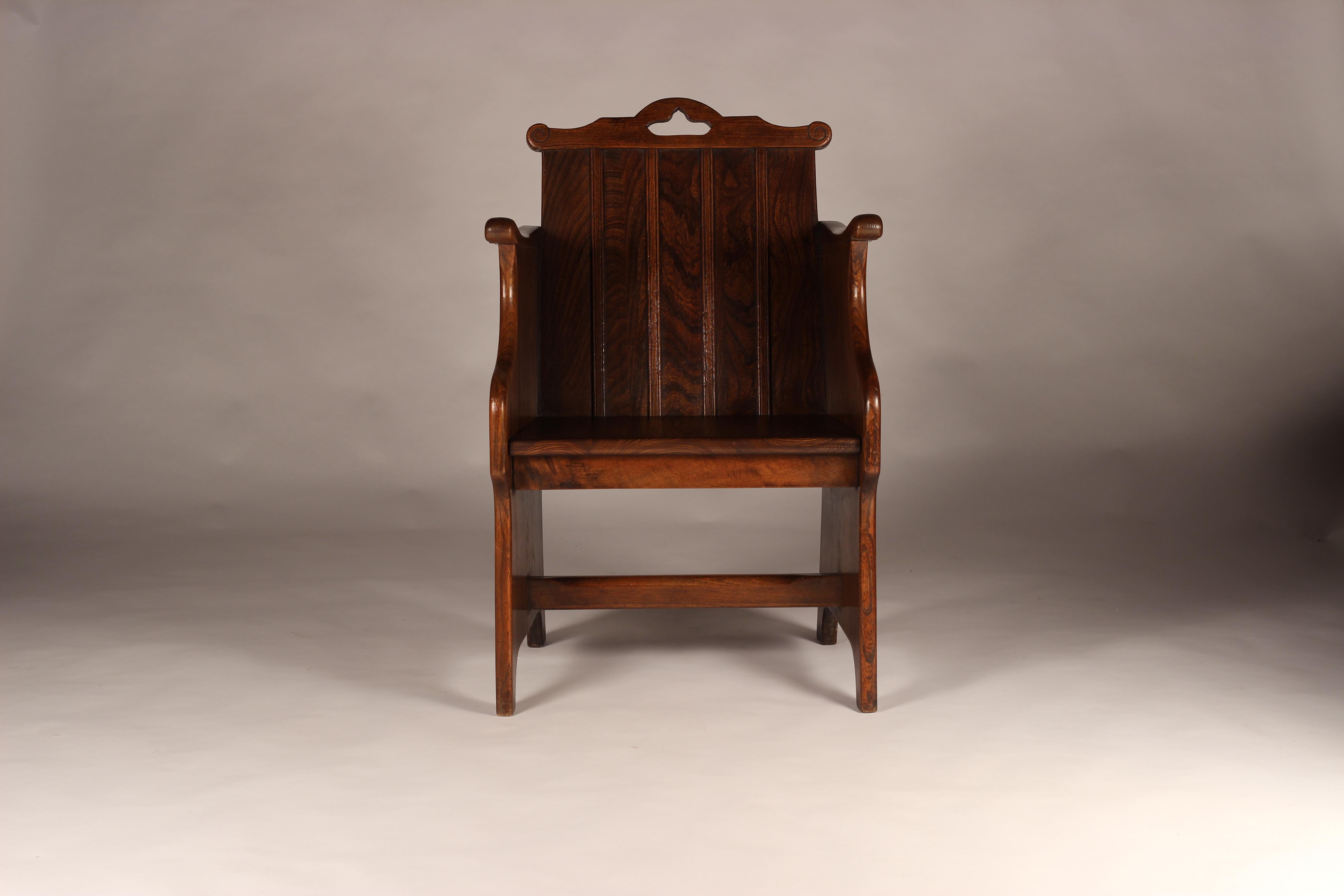 Eine Reihe von 1930's Elm Wanne Stühle von G T Harris Ltd Cabinet makers von Northampton Herstellung von hochwertigen Kunst und Handwerk Möbel in den 1920er Jahren bis 1930er Jahren

Maße: Ht 85cm x Breite 55cm x Tiefe 51cm Sitzhöhe 41,5cm