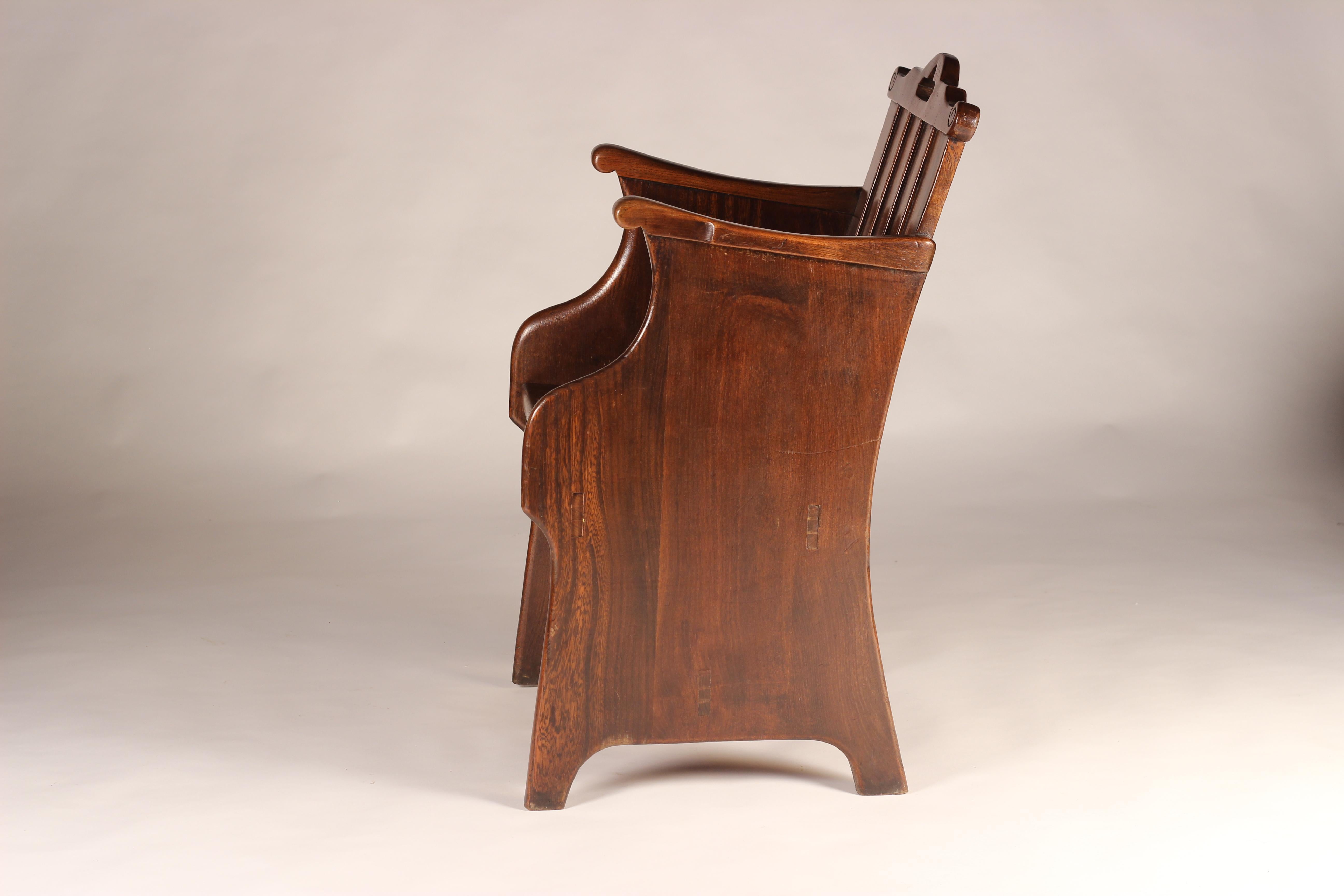 Set von Arts and Crafts-Stühlen aus Ulmenholz mit getäfelten Rückenlehnen und Traggriffen im Angebot 3