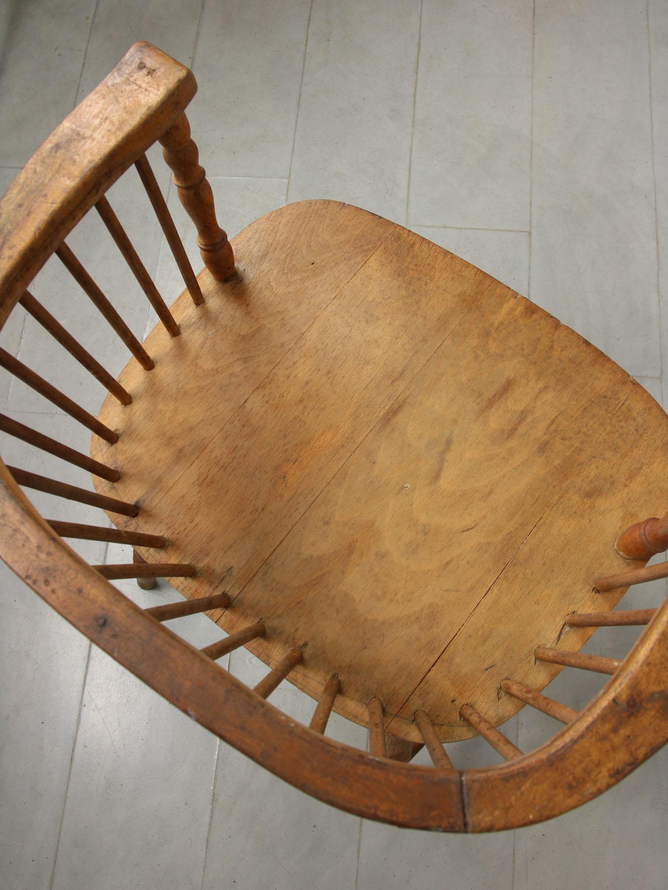 Satz englischer antiker Windsor-Stühle mit niedriger Rückenlehne im Angebot 4